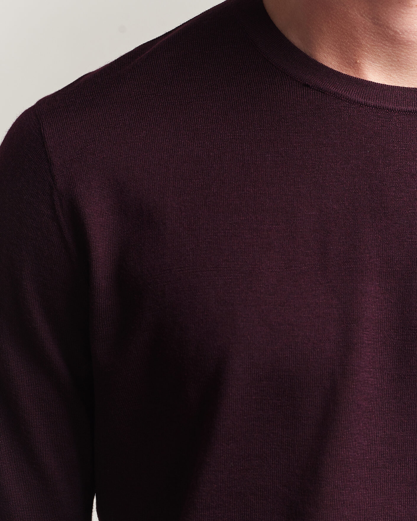 Mies | Puserot | Tiger of Sweden | Connor Extra Fine Merino Crew Neck Pullover Aubergine