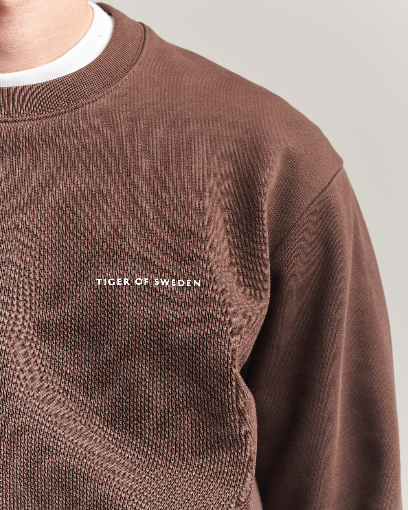 Mies | Puserot | Tiger of Sweden | Emerson Crew Neck Sweatshirt Dark Mahogany