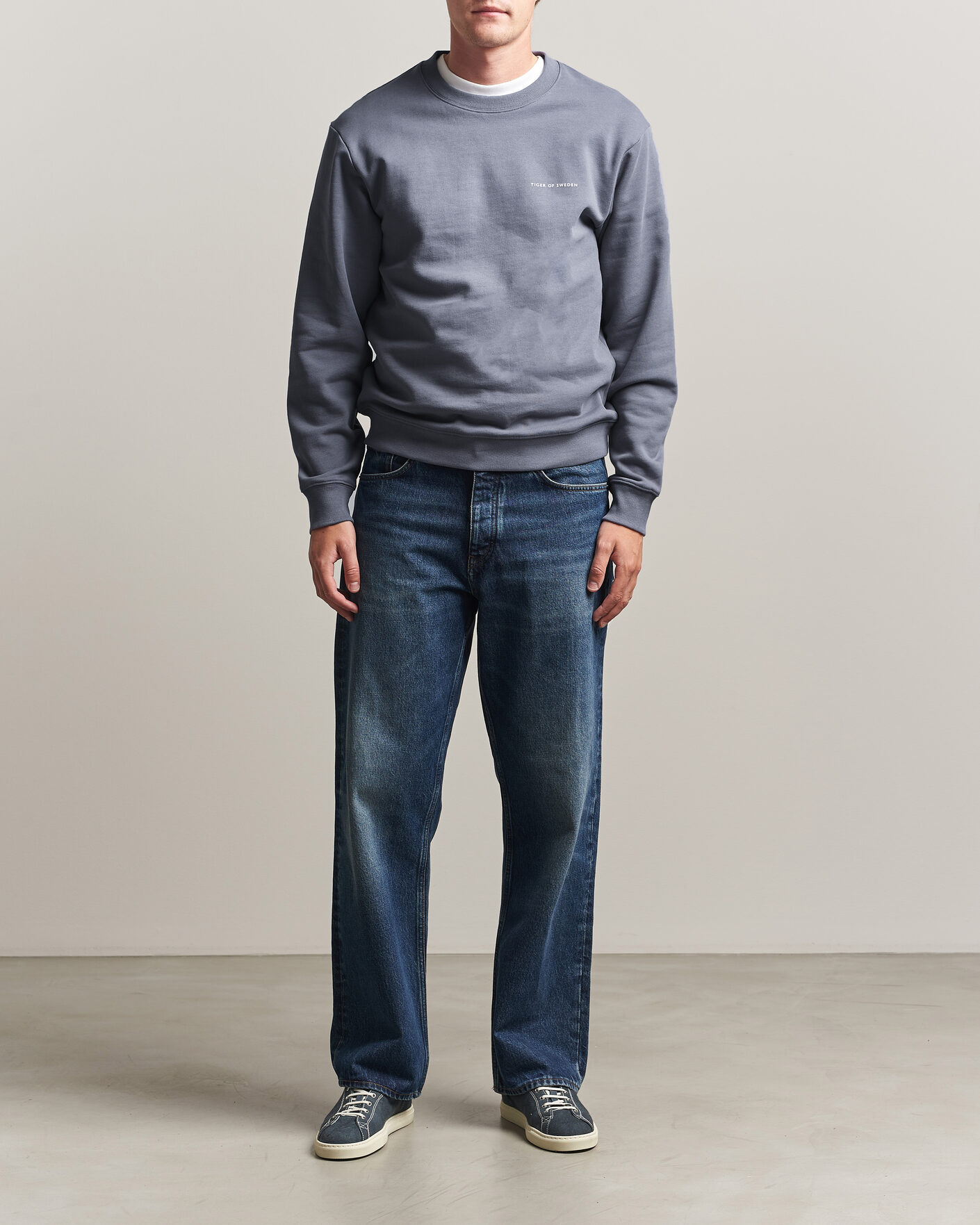 Mies | Puserot | Tiger of Sweden | Emerson Crew Neck Sweatshirt Iron Haze