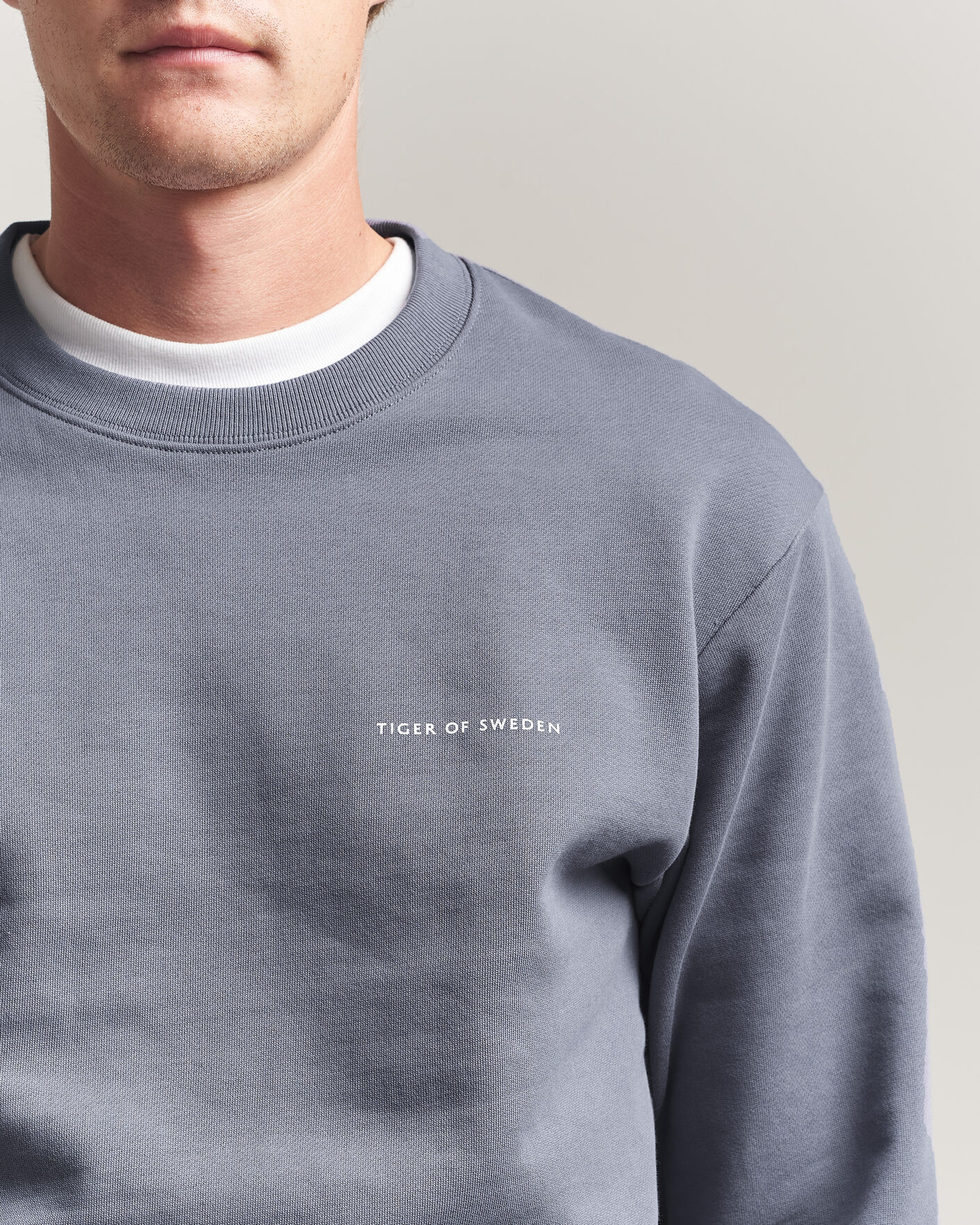 Mies | Puserot | Tiger of Sweden | Emerson Crew Neck Sweatshirt Iron Haze