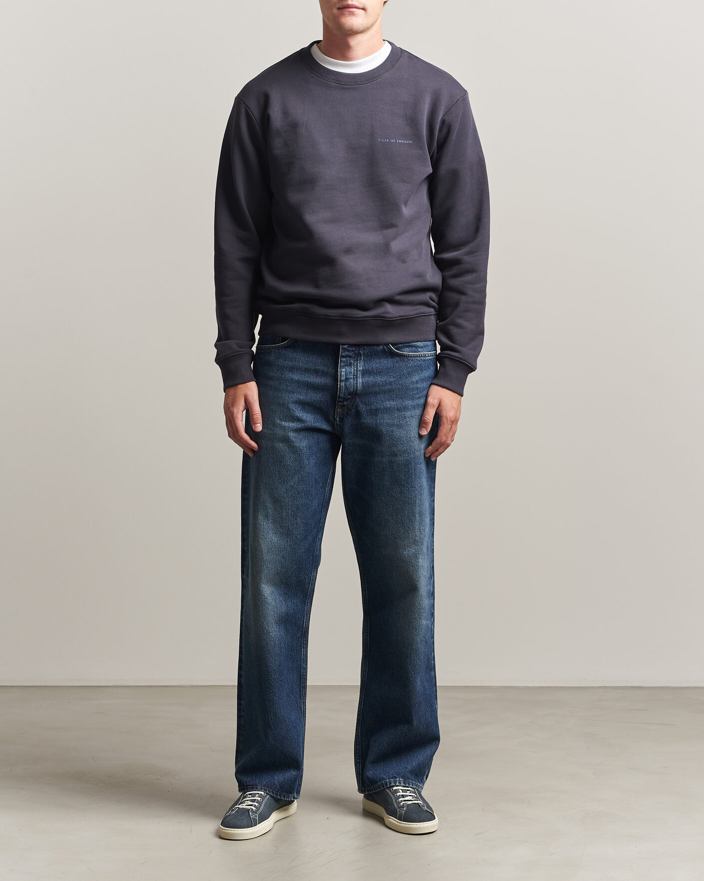 Mies | Puserot | Tiger of Sweden | Emerson Crew Neck Sweatshirt Light Ink