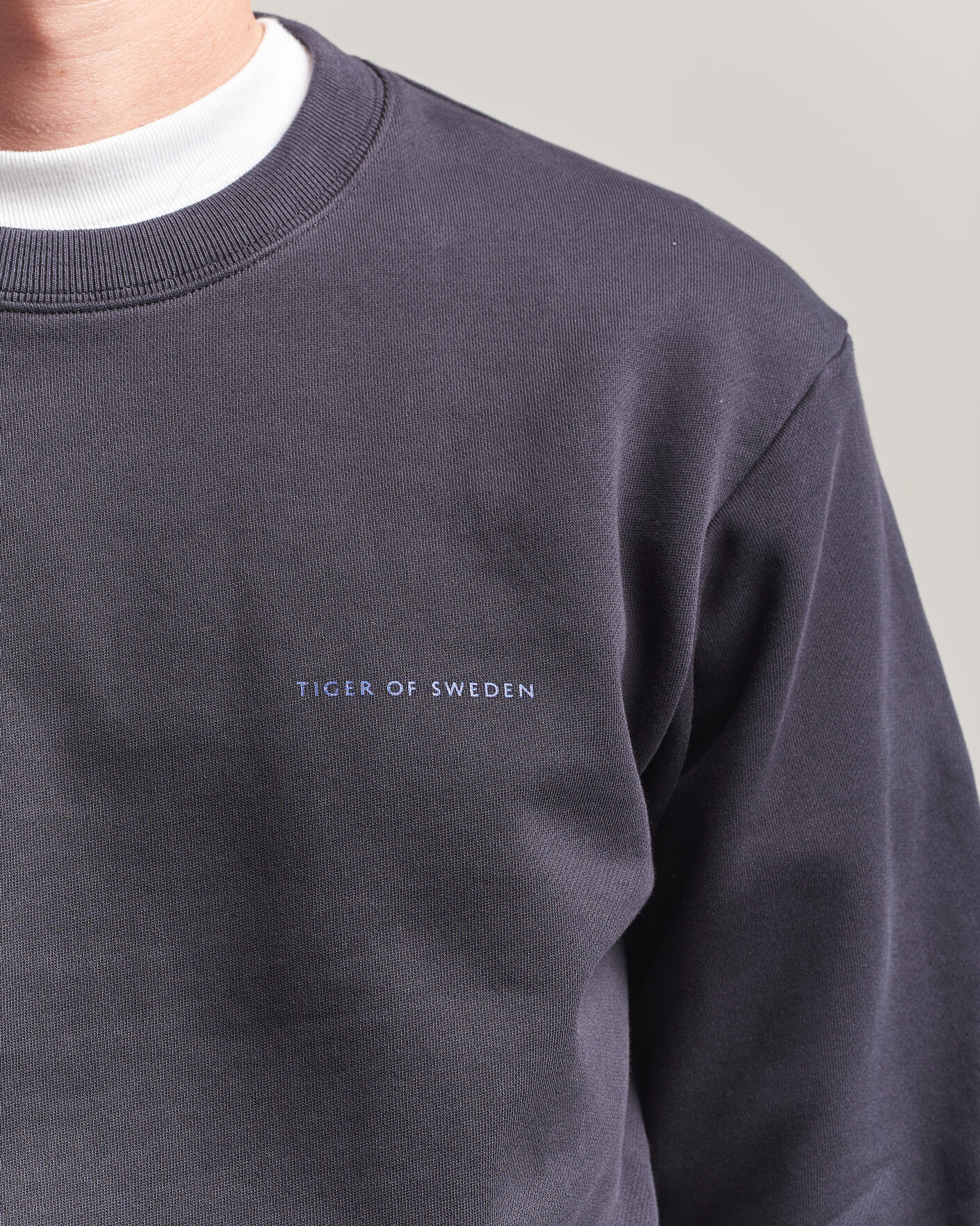 Mies | Puserot | Tiger of Sweden | Emerson Crew Neck Sweatshirt Light Ink
