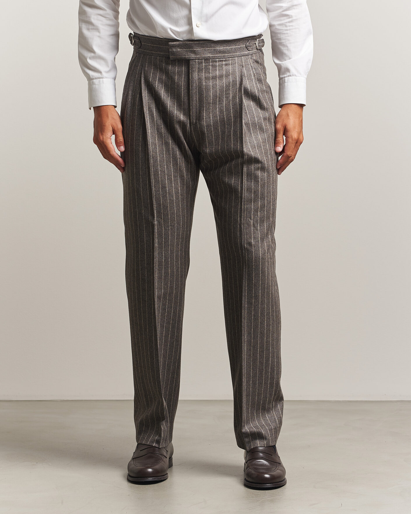 Mies | Housut | Tiger of Sweden | Theo Wool Pleated Pinstriped Trousers Grey Brown