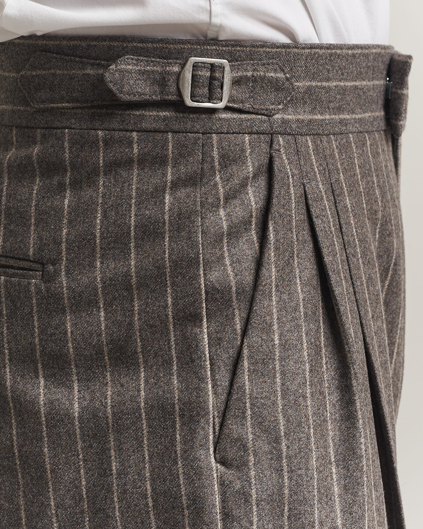 Mies | Housut | Tiger of Sweden | Theo Wool Pleated Pinstriped Trousers Grey Brown