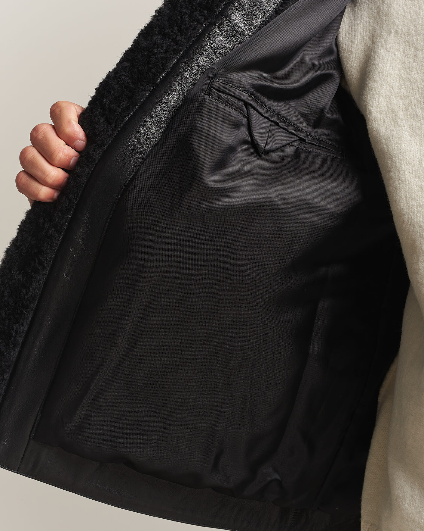 Mies | Takit | Tiger of Sweden | Viggo Shearling Jacket Black