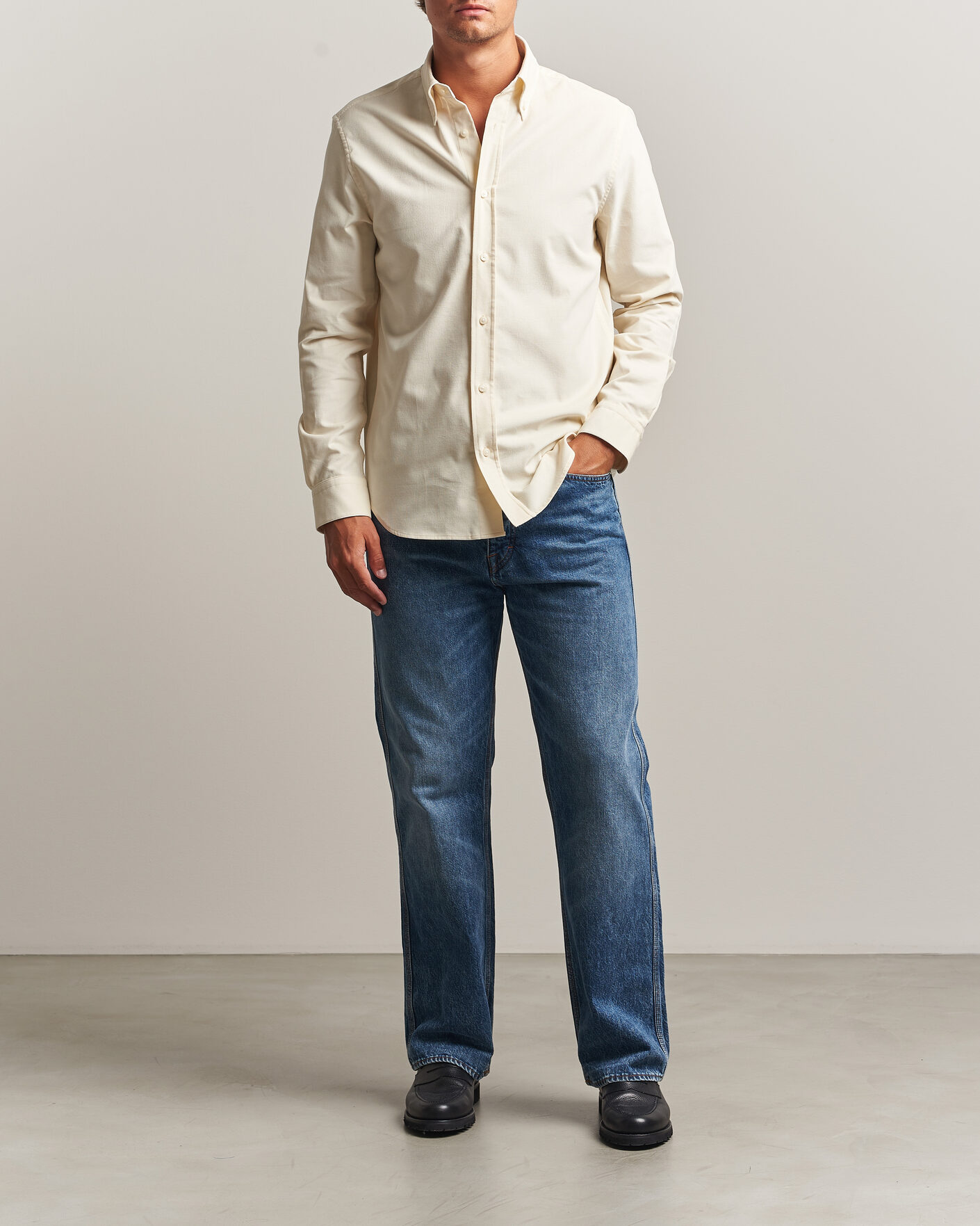 Mies | Kauluspaidat | Tiger of Sweden | Bjorn Corduroy Shirt Cream White
