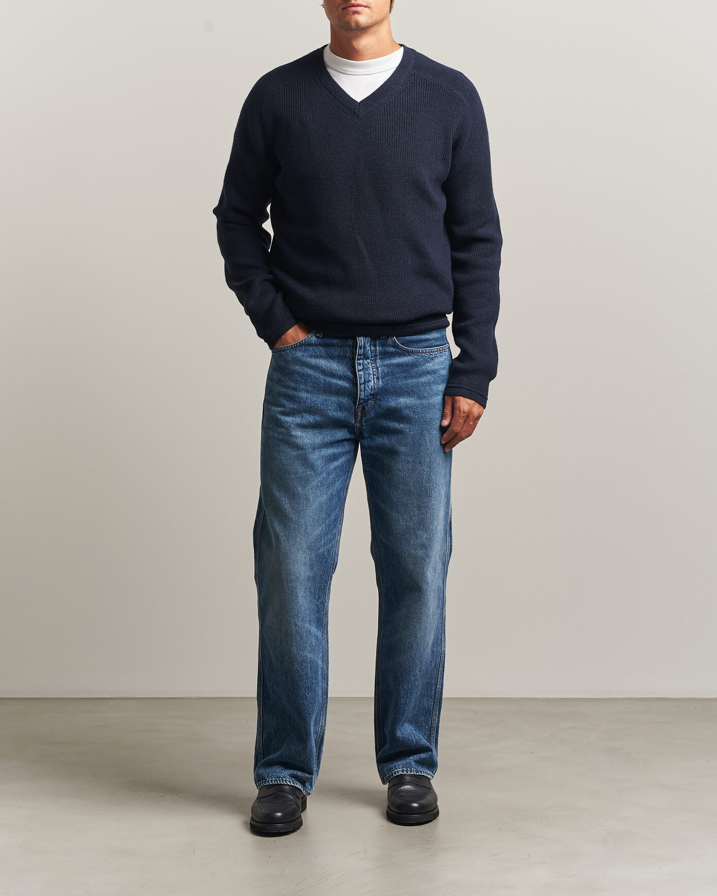 Mies | Puserot | Tiger of Sweden | Logan Wool Knitted V-Neck Night Grape