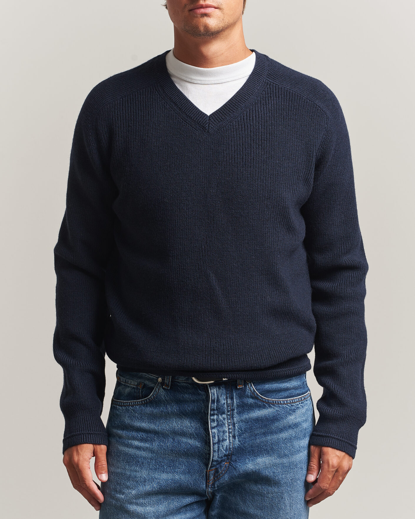 Mies | Puserot | Tiger of Sweden | Logan Wool Knitted V-Neck Night Grape