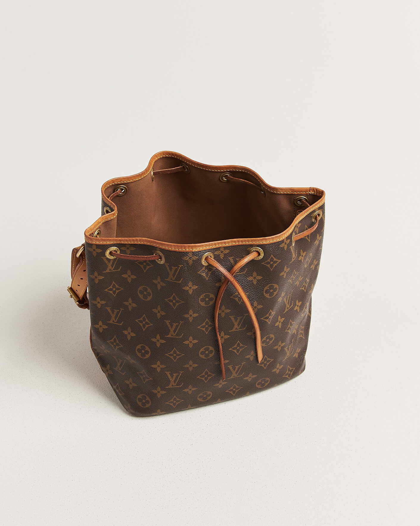 Mies | Pre-Owned & Vintage Bags | Louis Vuitton Pre-Owned | Petit Noé Monogram