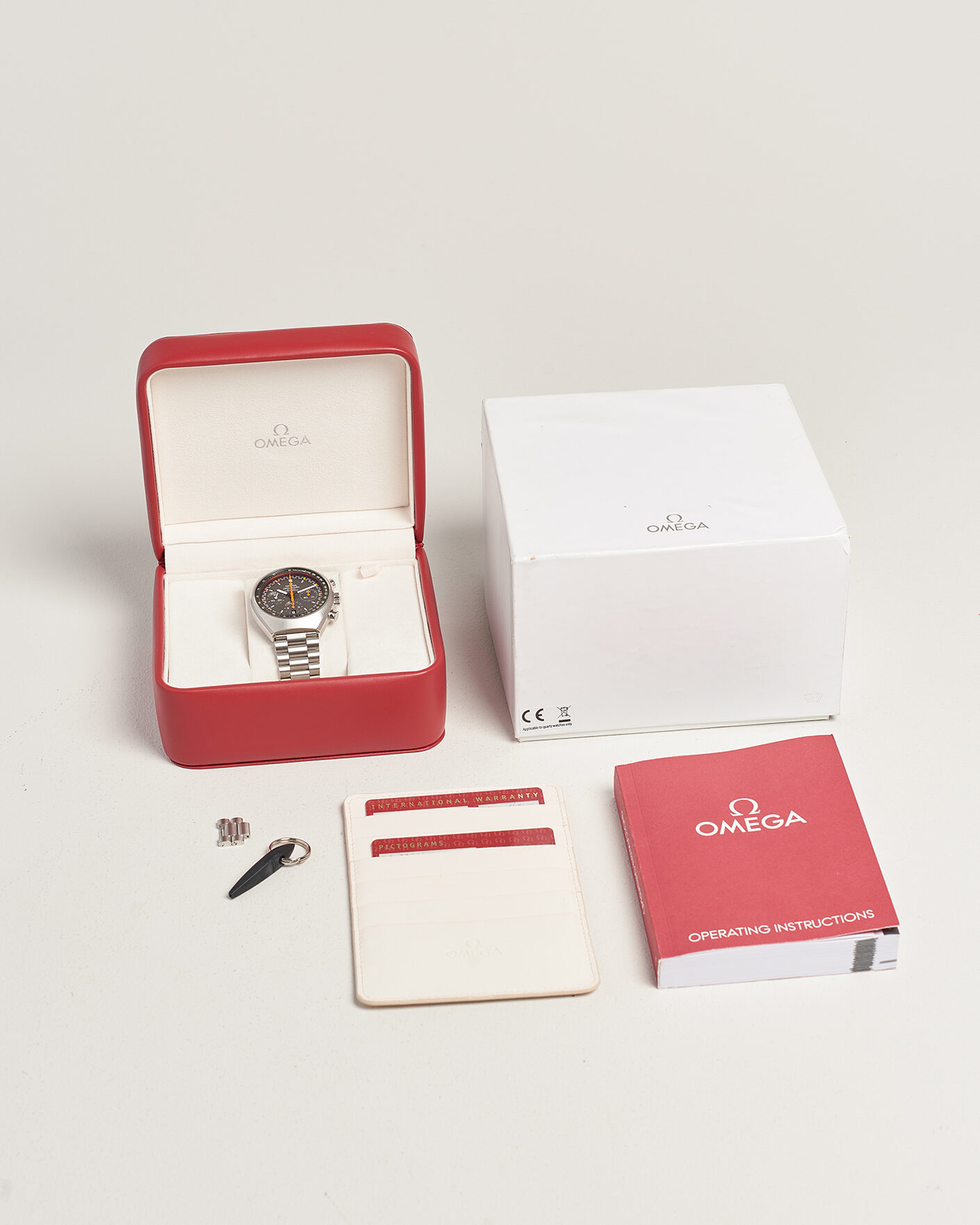 Mies | Pre-Owned & Vintage Watches | Omega Pre-Owned | Speedmaster Mark II Re Edition