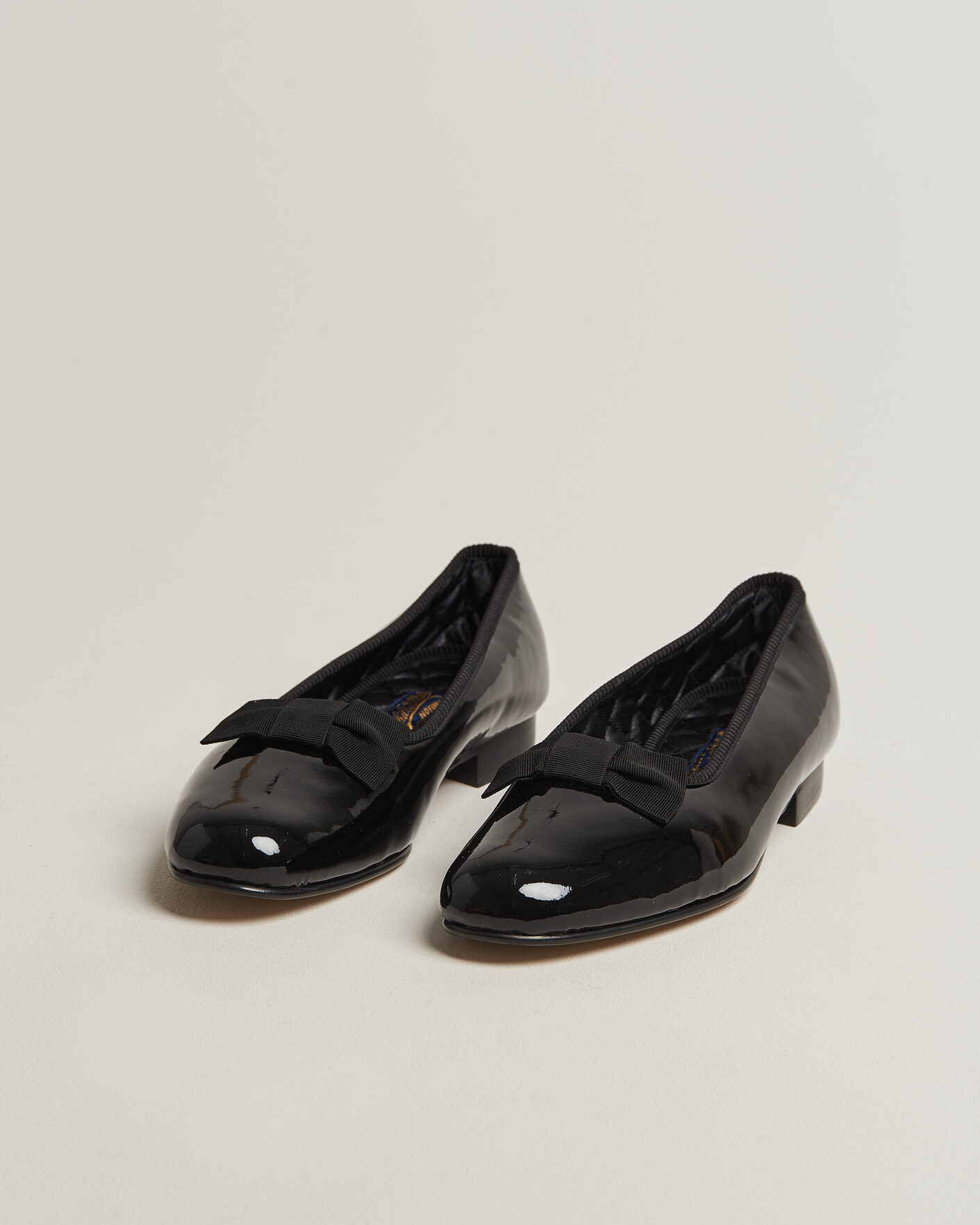 Mies | Lakerikengät | Bowhill & Elliott | Patent Opera Pump Black