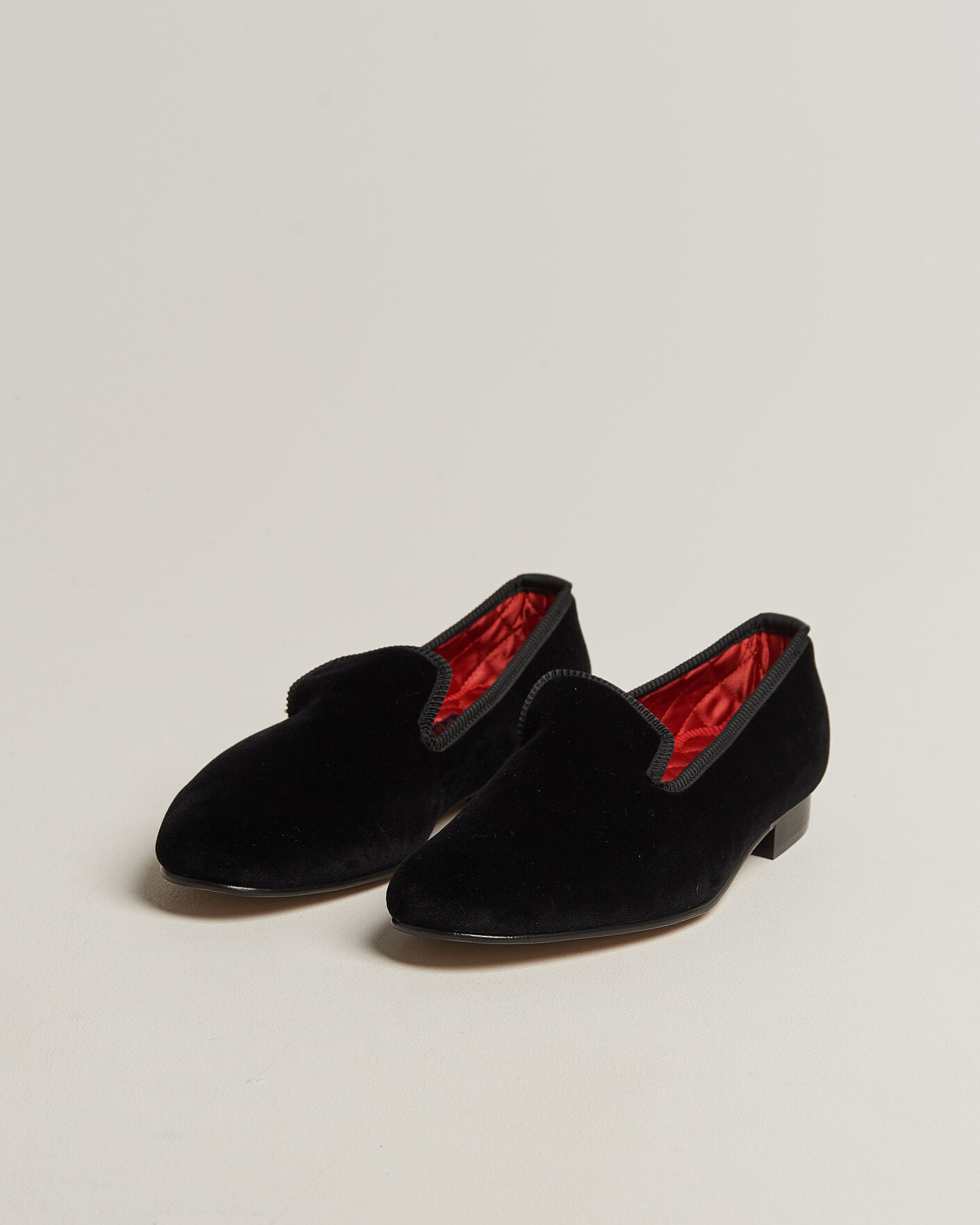 Mies | Loaferit | Bowhill & Elliott | Plain Albert Pump Black Velvet