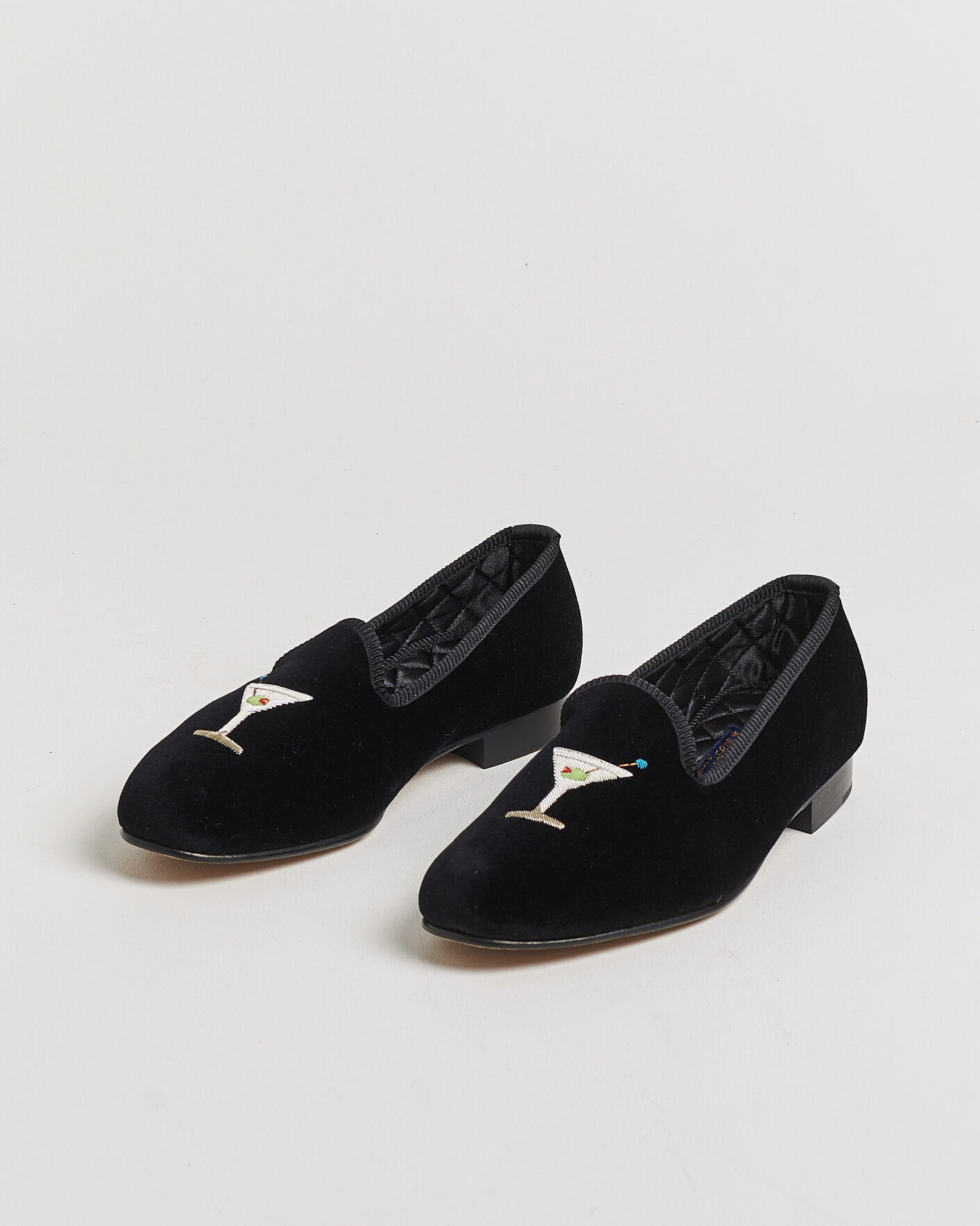 Mies | Loaferit | Bowhill & Elliott | Martini Venetian Pump Black Velvet