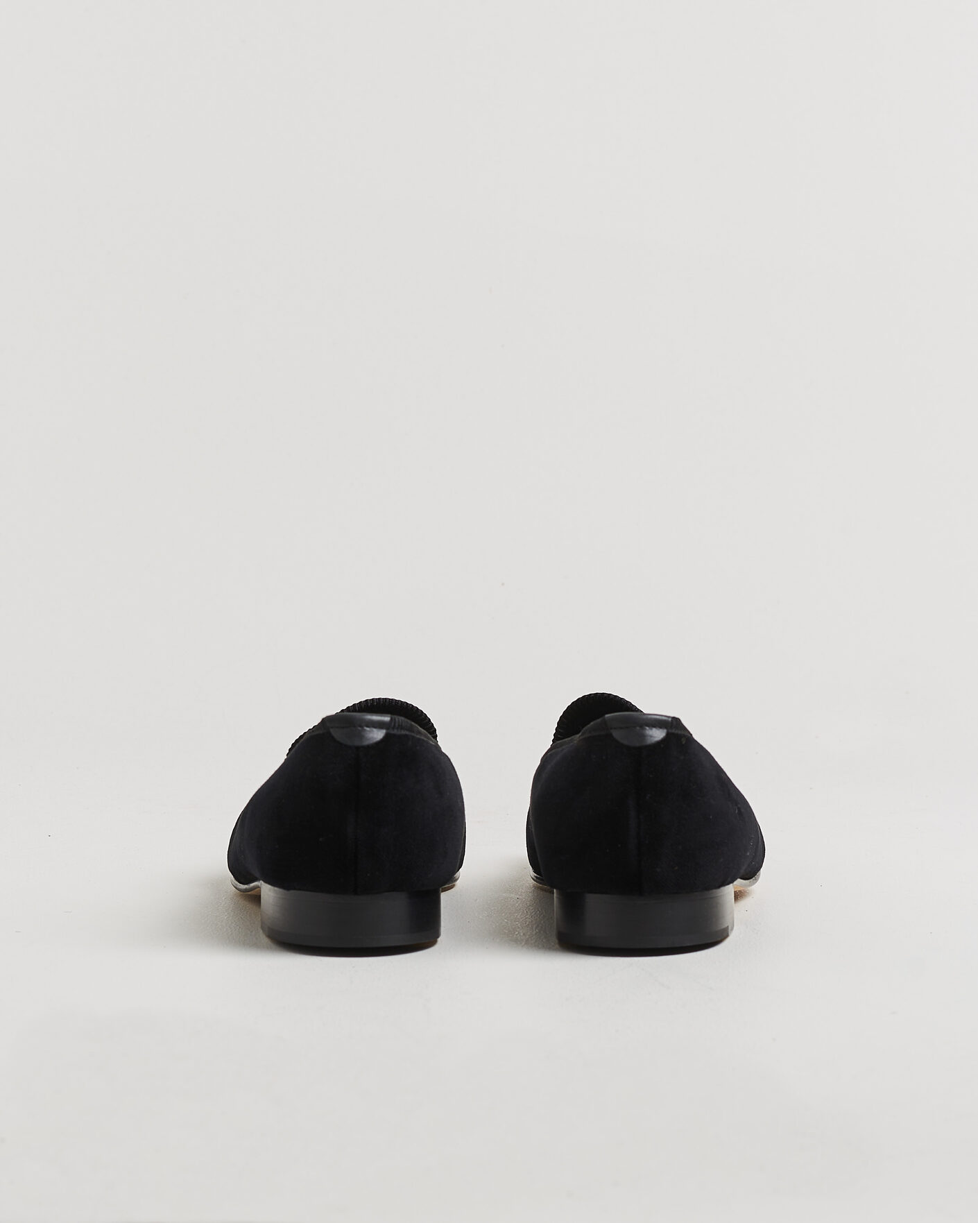 Mies | Loaferit | Bowhill & Elliott | Martini Venetian Pump Black Velvet