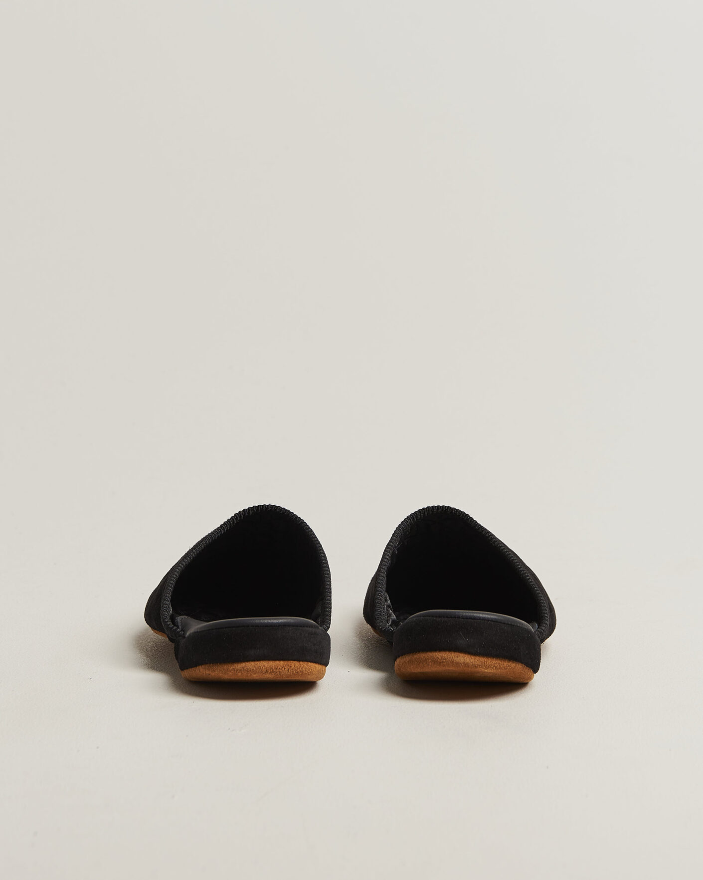 Mies | Sandaalit ja tohvelit | Bowhill & Elliott | Mule Slipper Quilt Lining Black Suede