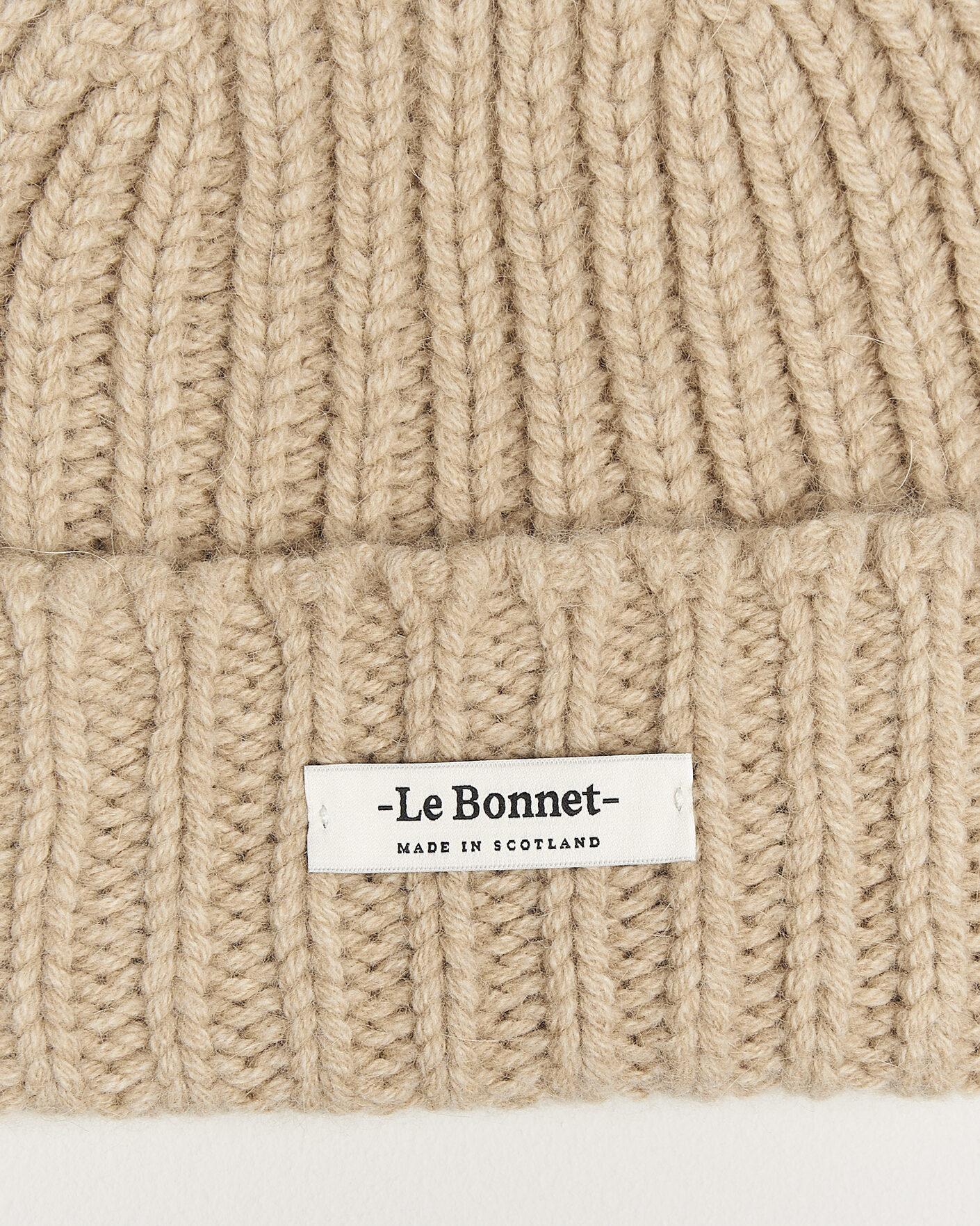 Mies | Pipot | Le Bonnet | Le Grand Logo Sand