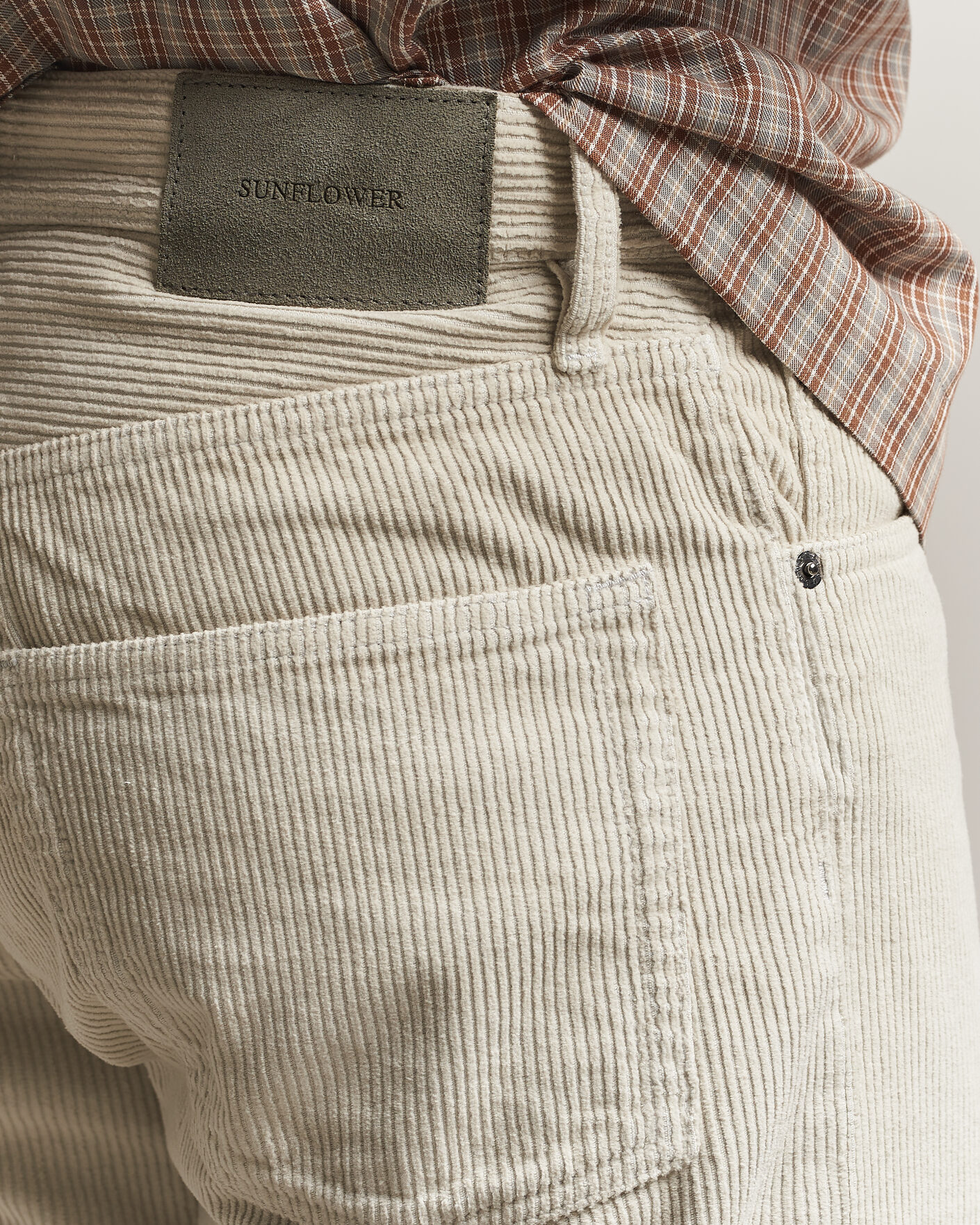 Mies | Farkut | Sunflower | Loose Corduroy Pants Ivory