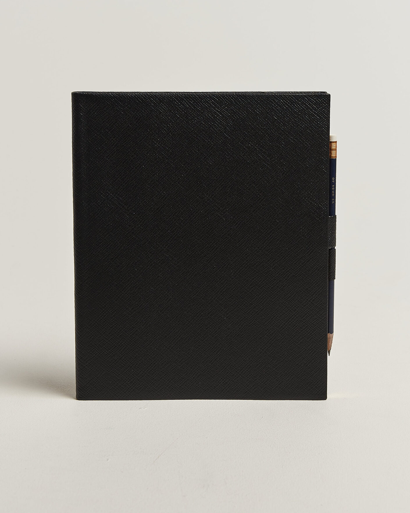 Mies | Lehtiöt | Smythson | Pastegrain Sketchbook Black