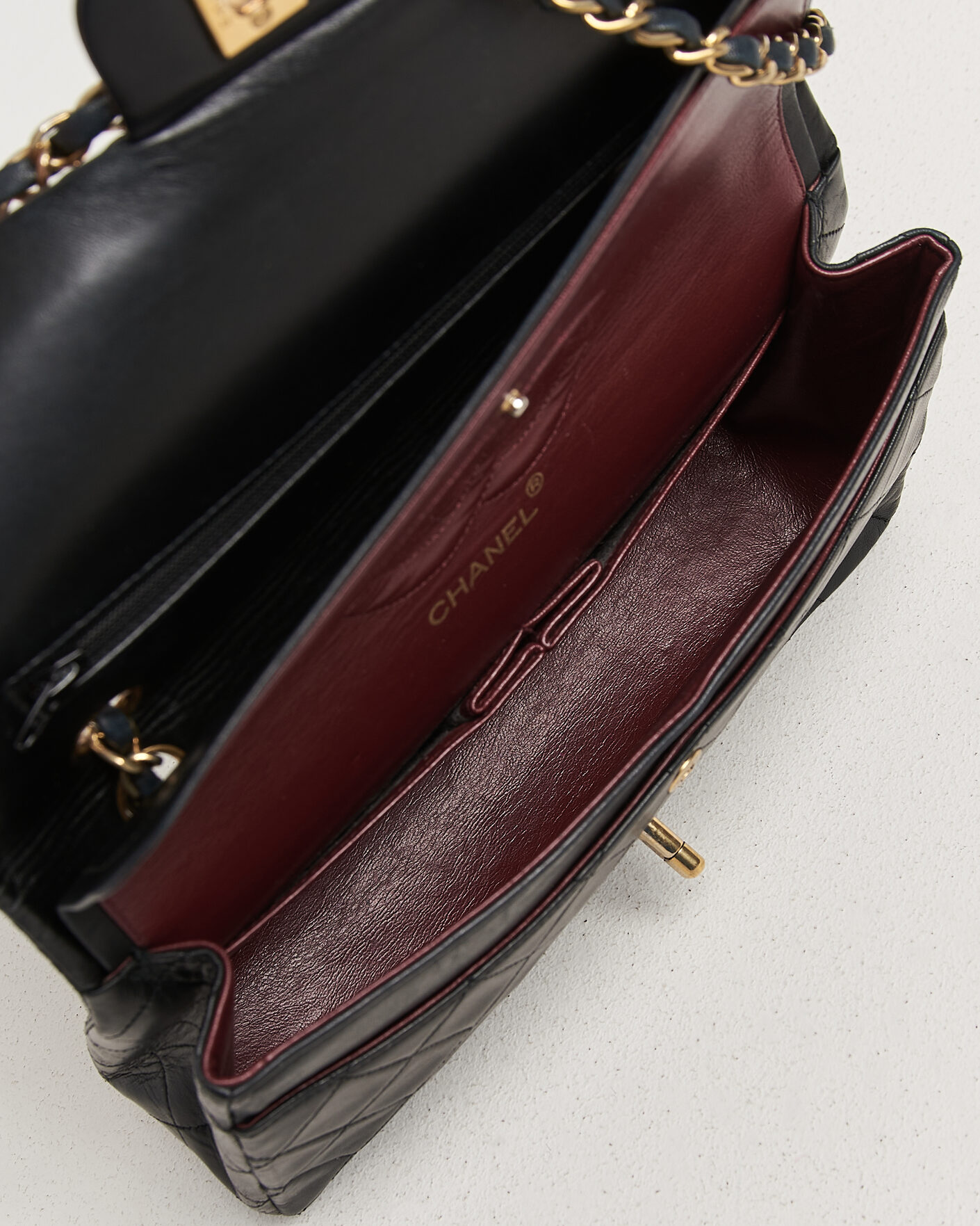 Mies | Pre-Owned & Vintage Bags | Chanel Pre-Owned | Classic Medium Double Flap Bag Lambskin Black