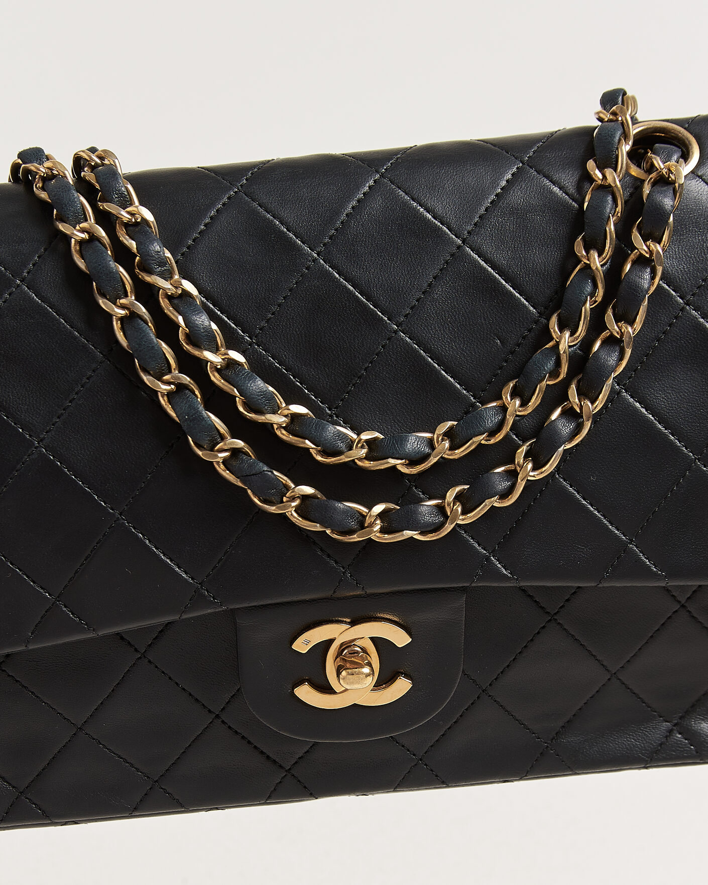 Mies | Pre-Owned & Vintage Bags | Chanel Pre-Owned | Classic Medium Double Flap Bag Lambskin Black