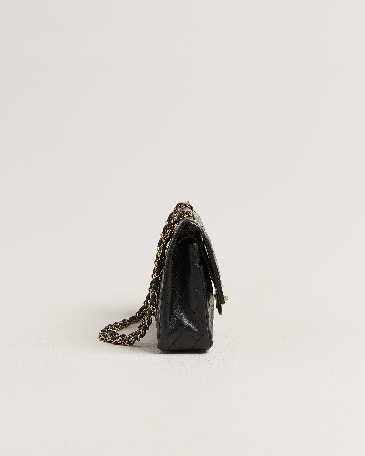 Mies | Pre-Owned & Vintage Bags | Chanel Pre-Owned | Classic Medium Double Flap Bag Lambskin Black