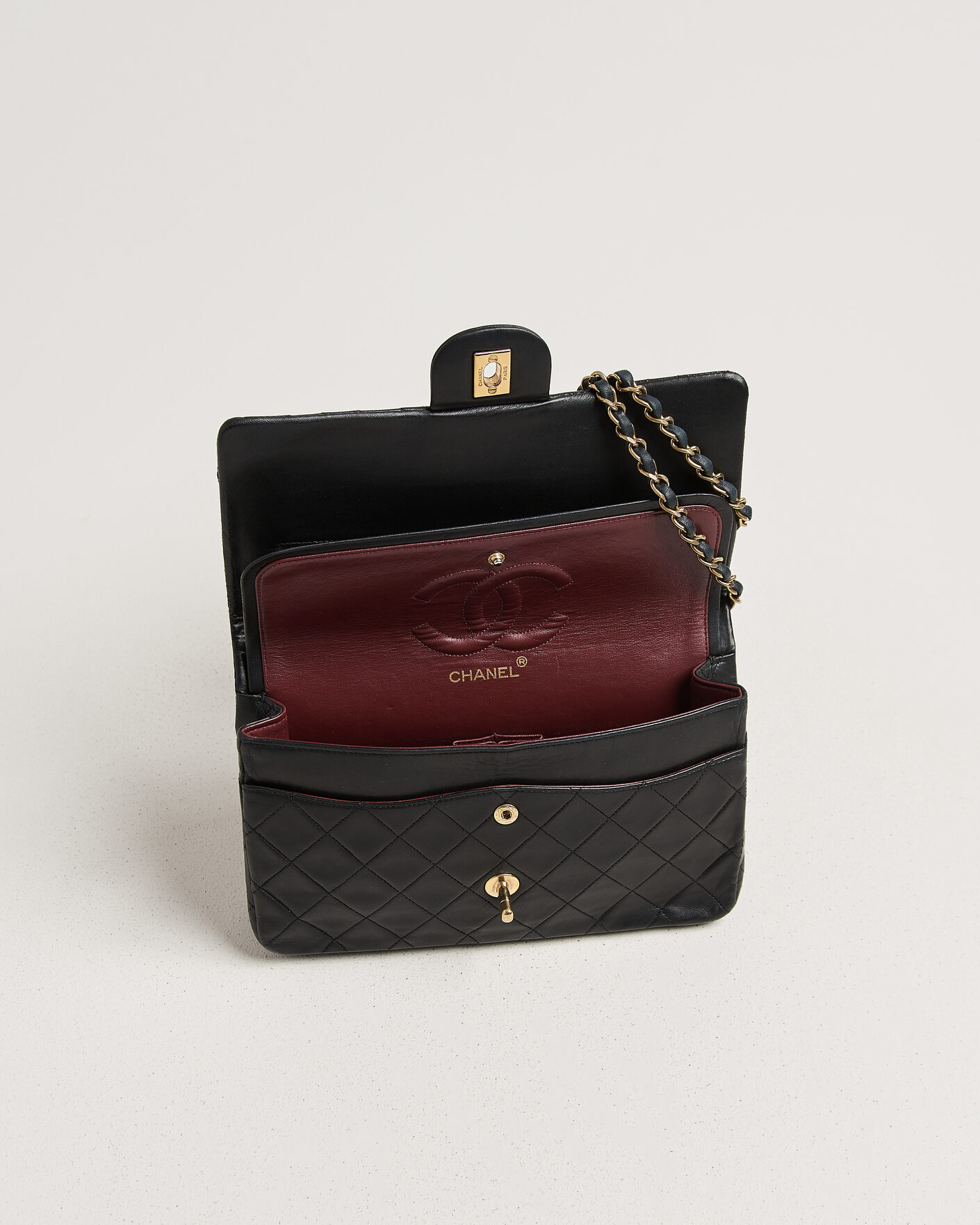Mies | Pre-Owned & Vintage Bags | Chanel Pre-Owned | Classic Medium Double Flap Bag Lambskin Black