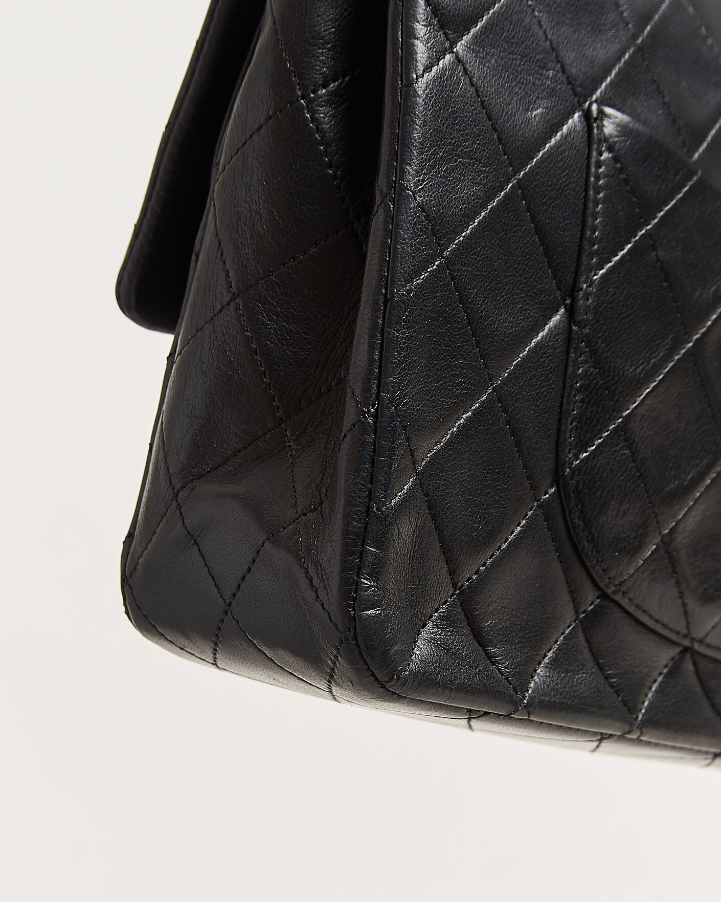 Mies | Chanel Pre-Owned Classic Medium Double Flap Bag Lambskin Black | Chanel Pre-Owned | Classic Medium Double Flap Bag Lambskin Black