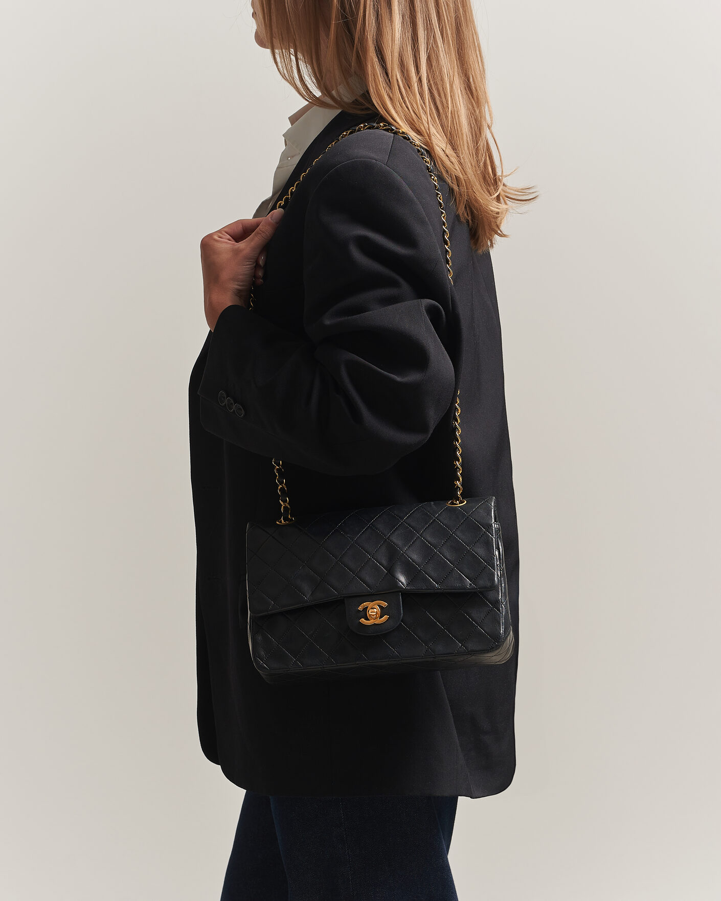 Mies | Pre-Owned & Vintage Bags | Chanel Pre-Owned | Classic Medium Double Flap Bag Lambskin Black