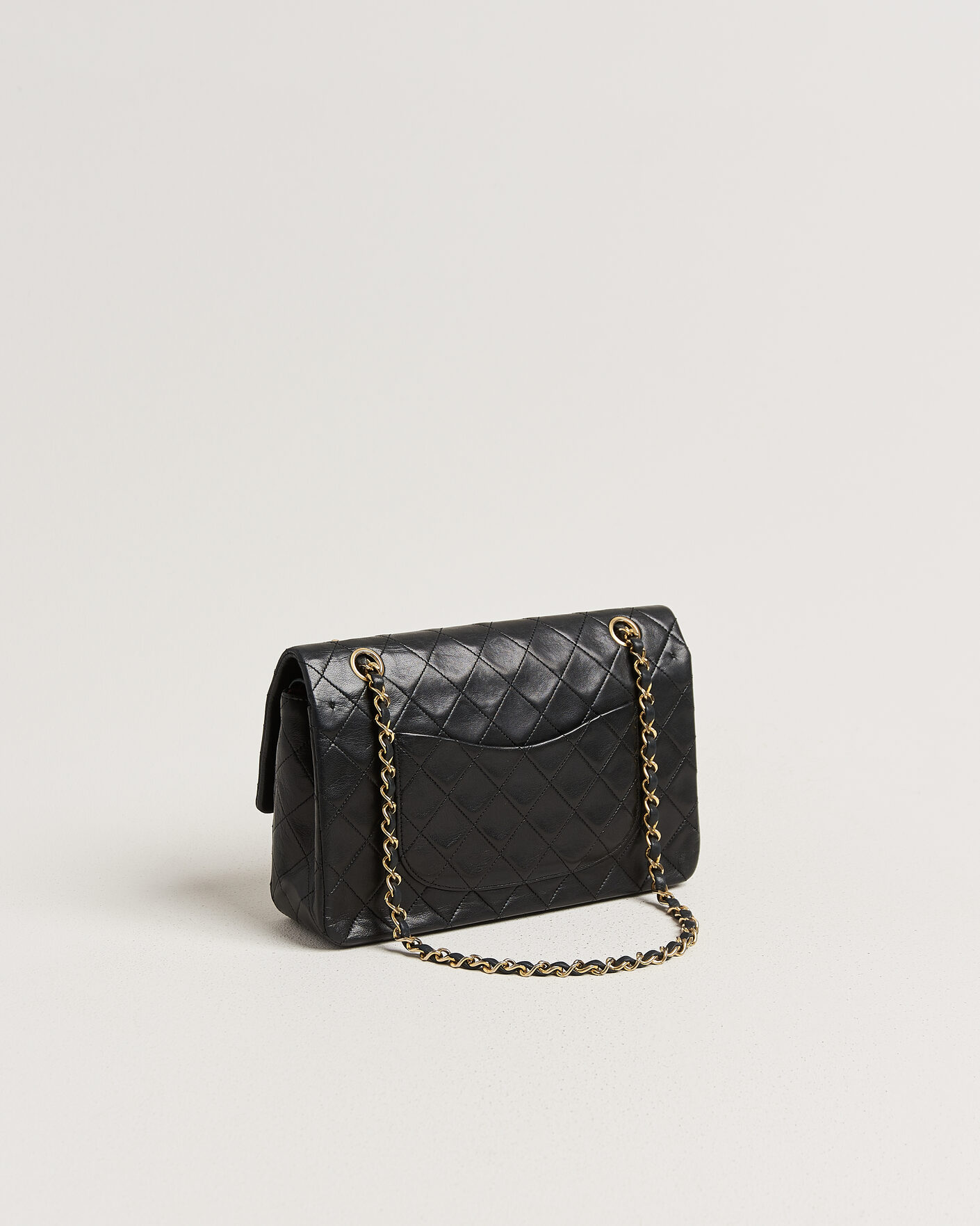 Mies | Chanel Pre-Owned Classic Medium Double Flap Bag Lambskin Black | Chanel Pre-Owned | Classic Medium Double Flap Bag Lambskin Black