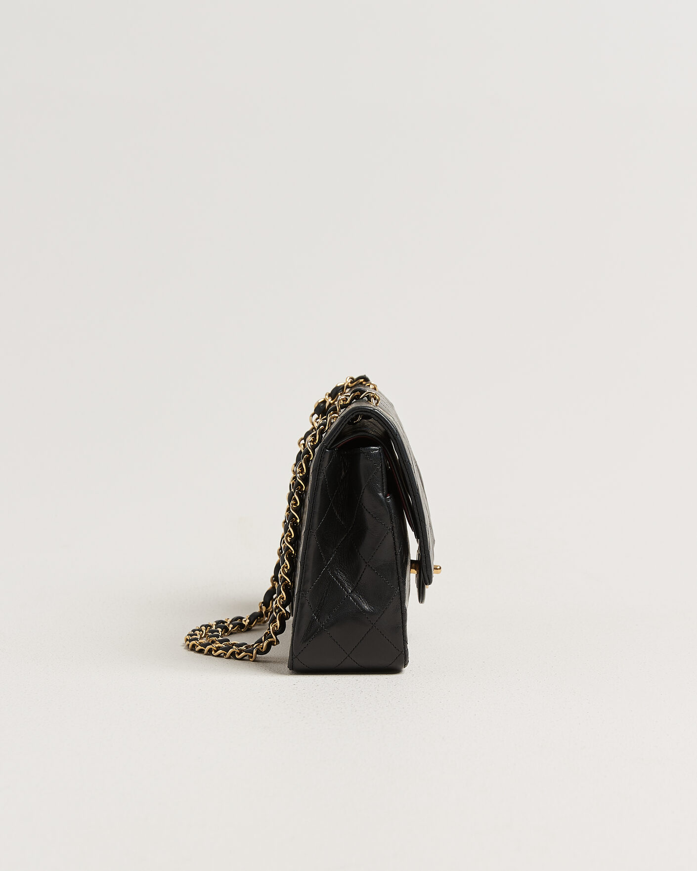 Mies | Chanel Pre-Owned Classic Medium Double Flap Bag Lambskin Black | Chanel Pre-Owned | Classic Medium Double Flap Bag Lambskin Black