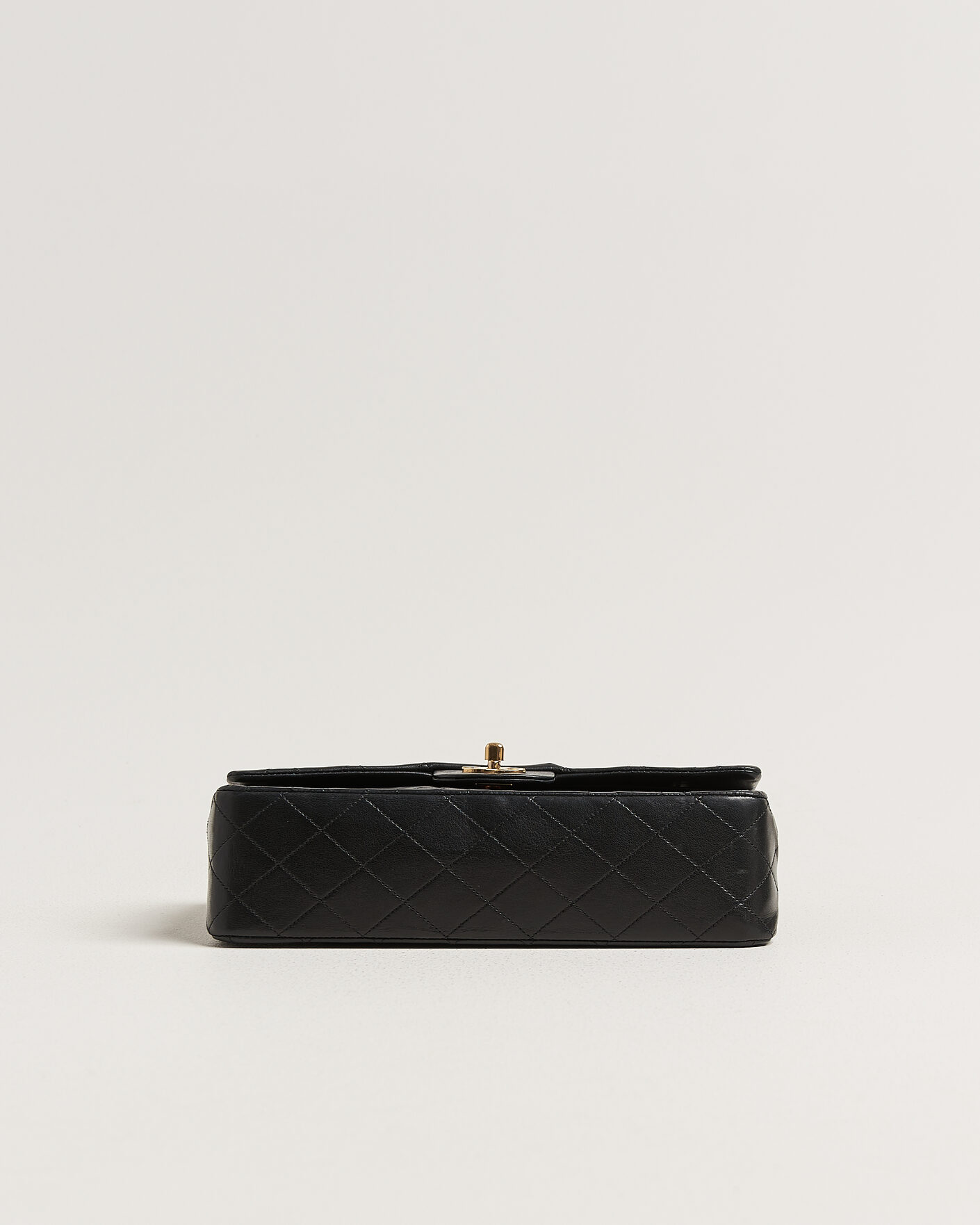 Mies | Chanel Pre-Owned Classic Medium Double Flap Bag Lambskin Black | Chanel Pre-Owned | Classic Medium Double Flap Bag Lambskin Black
