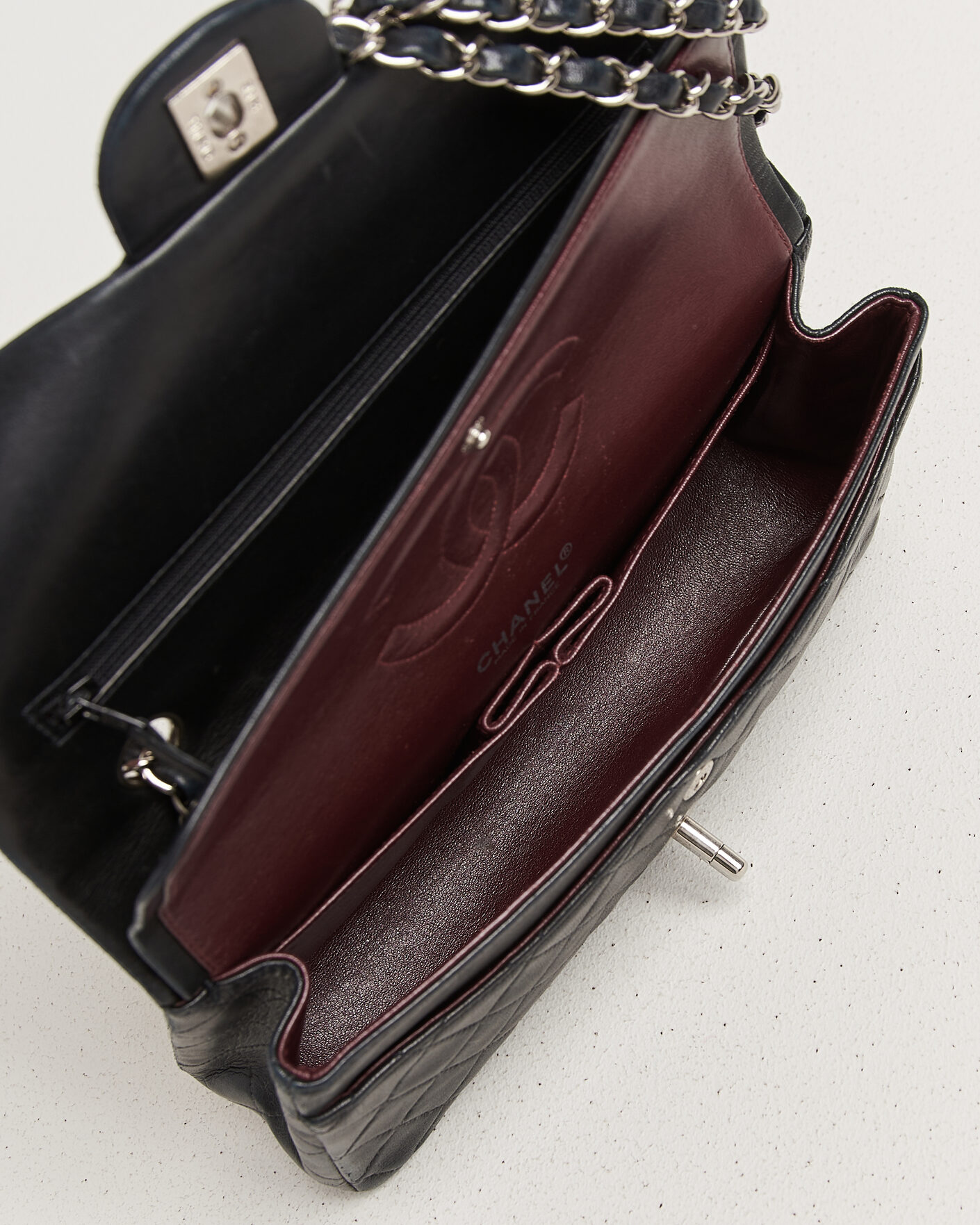 Mies | Pre-Owned & Vintage Bags | Chanel Pre-Owned | Classic Medium Double Flap Bag Lambskin Black