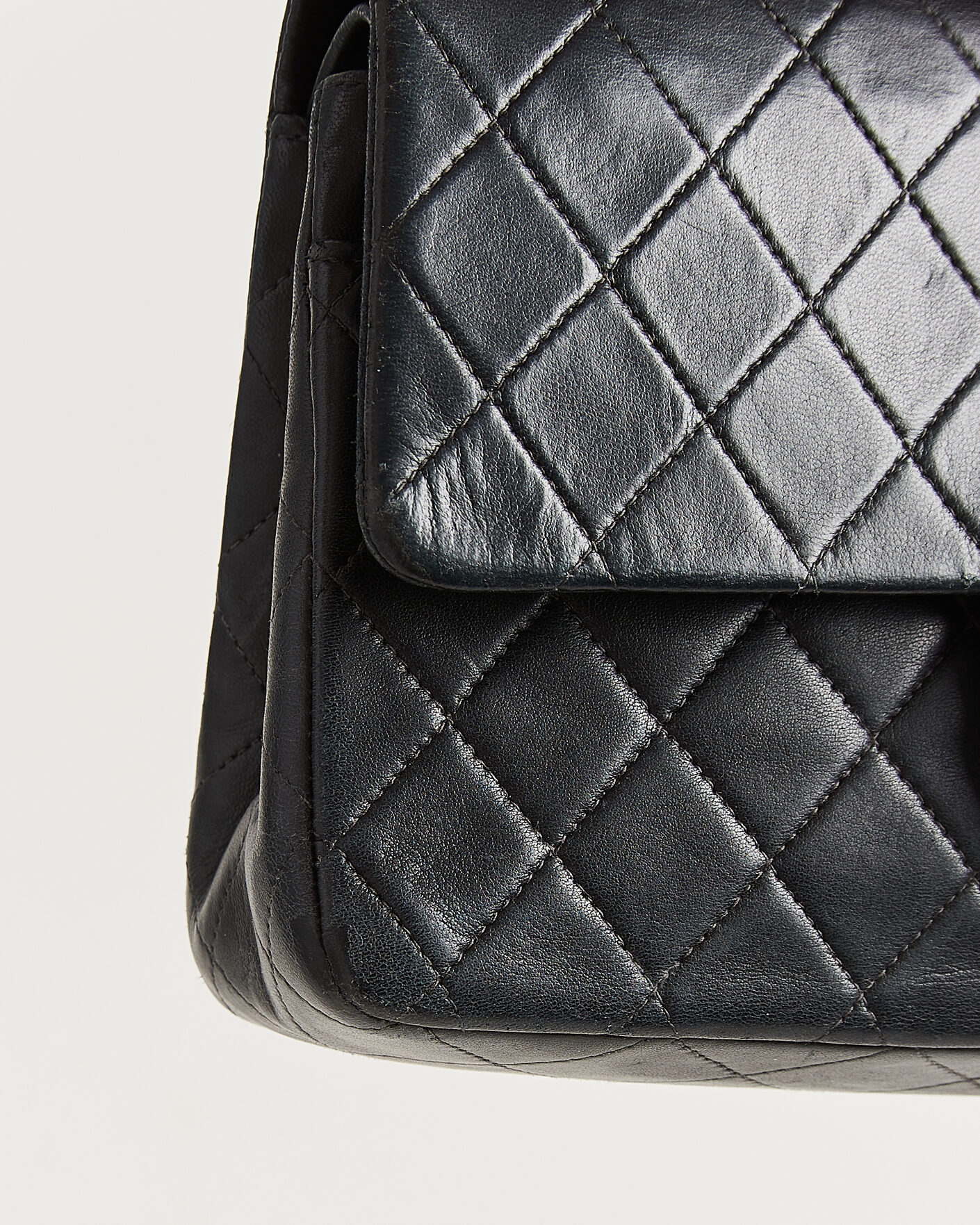 Mies | Pre-Owned & Vintage Bags | Chanel Pre-Owned | Classic Medium Double Flap Bag Lambskin Black