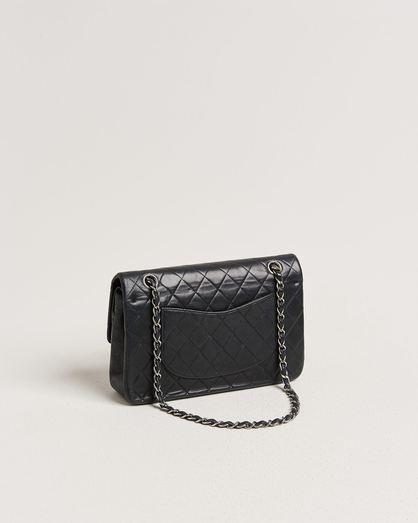 Mies | Pre-Owned & Vintage Bags | Chanel Pre-Owned | Classic Medium Double Flap Bag Lambskin Black
