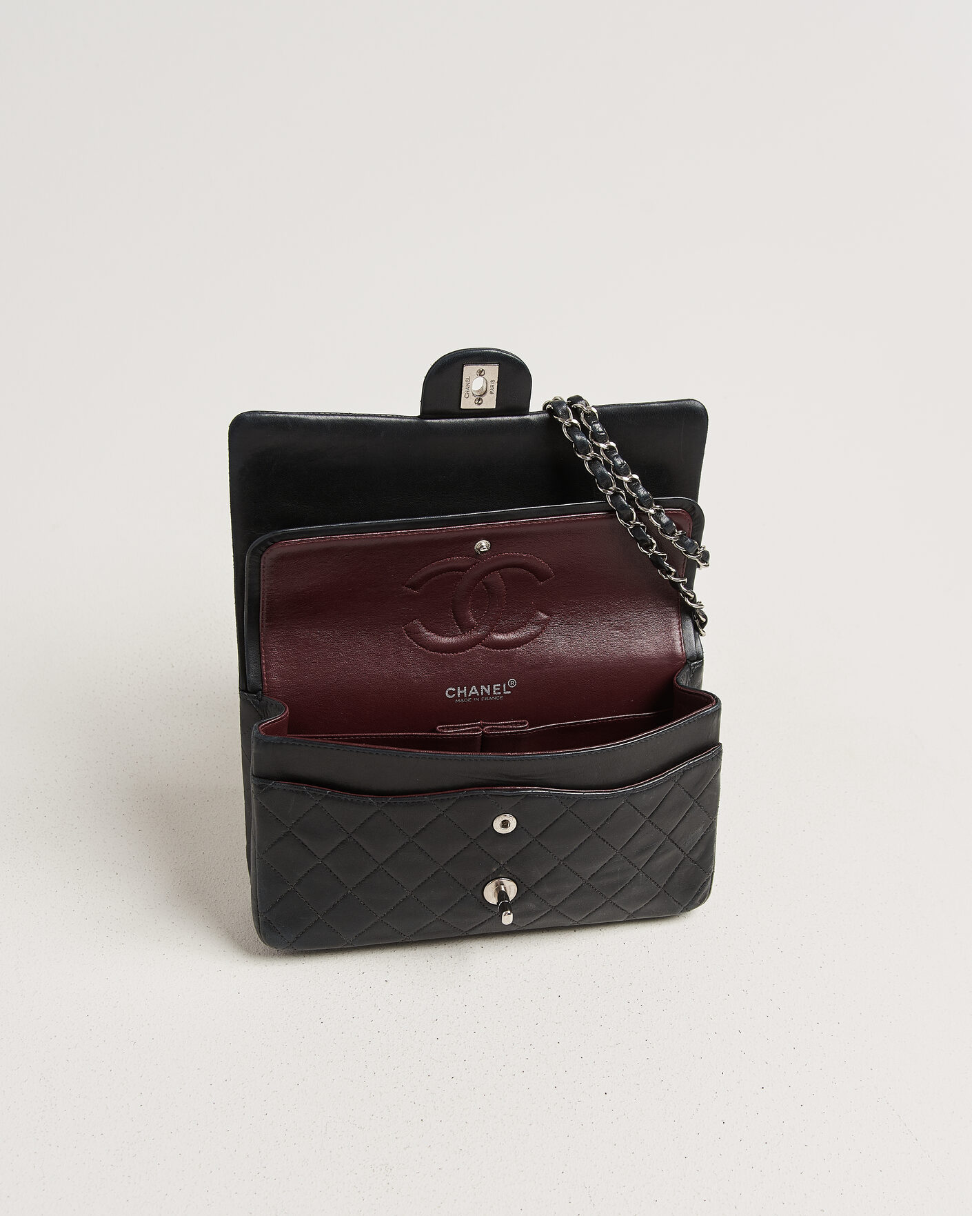 Mies | Pre-Owned & Vintage Bags | Chanel Pre-Owned | Classic Medium Double Flap Bag Lambskin Black