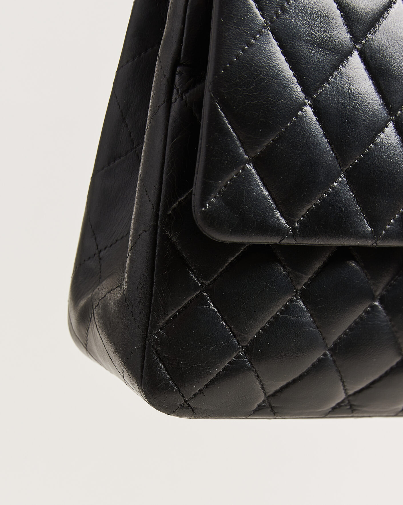Mies | Pre-Owned & Vintage Bags | Chanel Pre-Owned | Classic Medium Double Flap Bag Lambskin Black