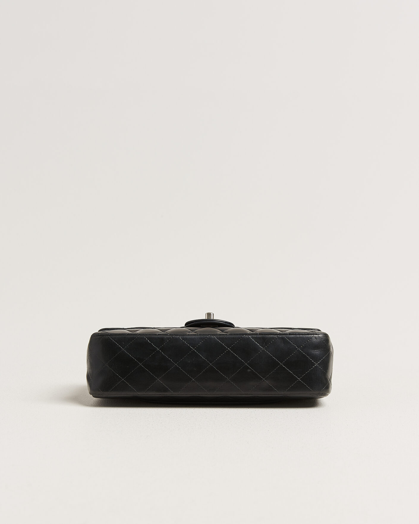 Mies | Pre-Owned & Vintage Bags | Chanel Pre-Owned | Classic Medium Double Flap Bag Lambskin Black