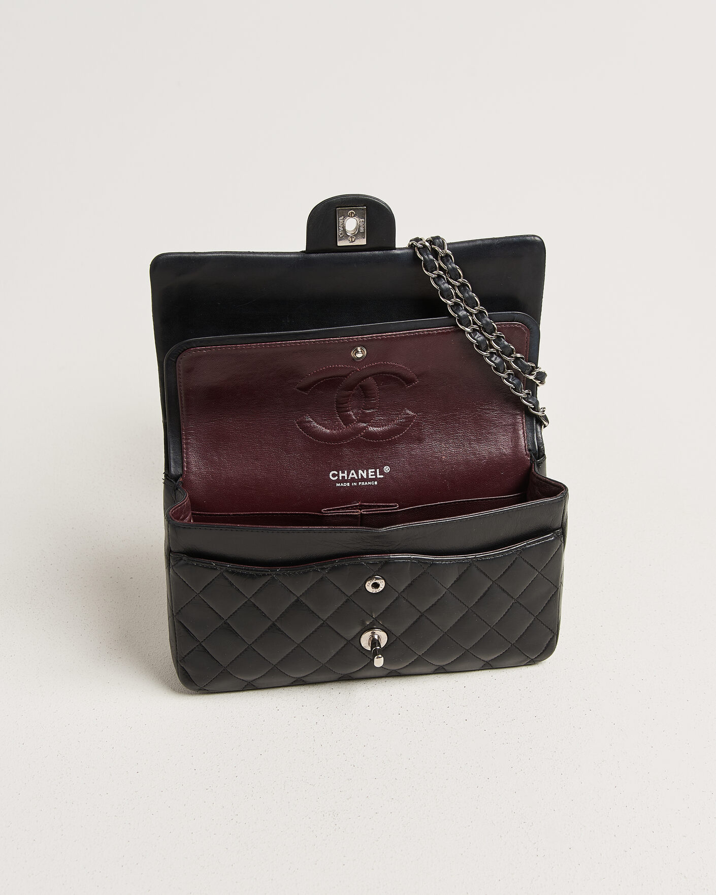 Mies | Pre-Owned & Vintage Bags | Chanel Pre-Owned | Classic Medium Double Flap Bag Lambskin Black