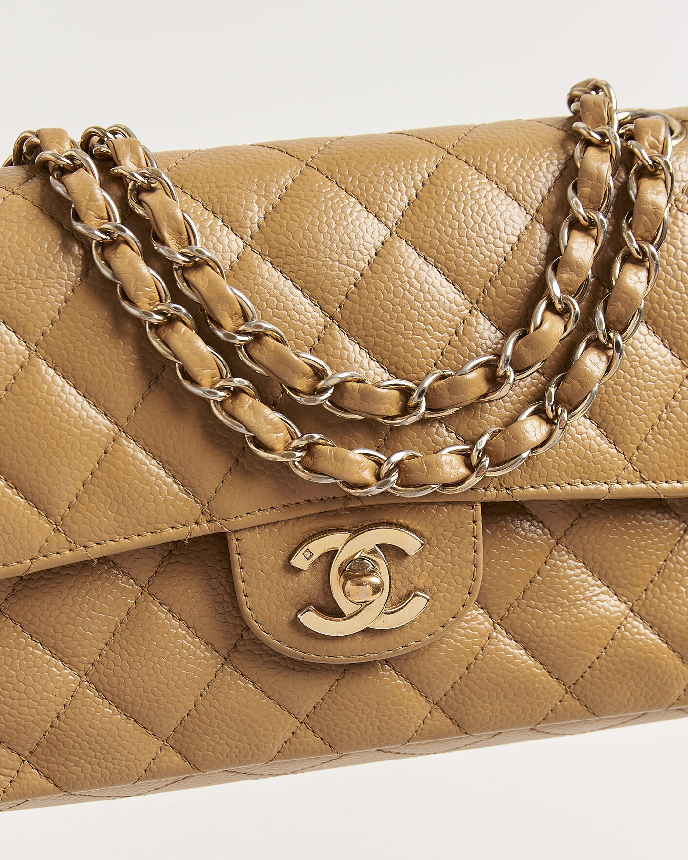 Mies | Pre-Owned & Vintage Bags | Chanel Pre-Owned | Classic Small Double Flap Bag Caviar Leather Beige
