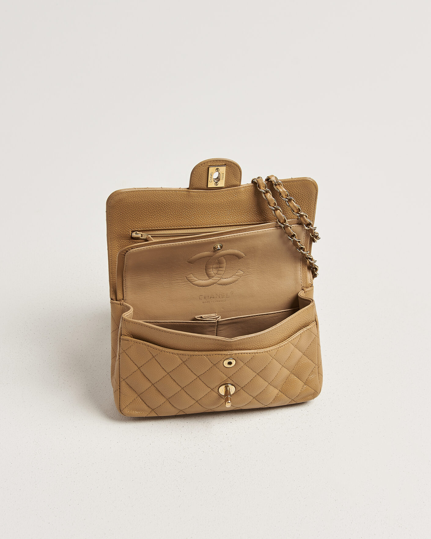 Mies | Pre-Owned & Vintage Bags | Chanel Pre-Owned | Classic Small Double Flap Bag Caviar Leather Beige