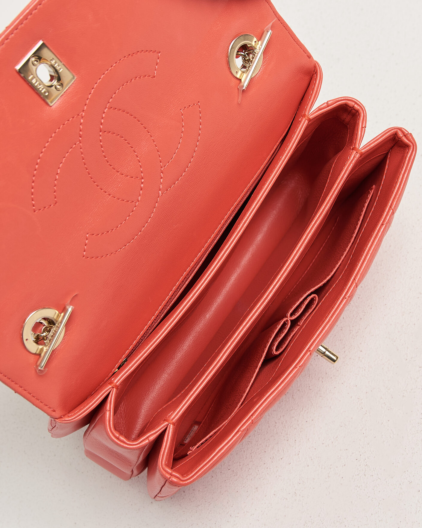 Mies | Pre-Owned & Vintage Bags | Chanel Pre-Owned | Trendy CC Top Handle Bag Coral