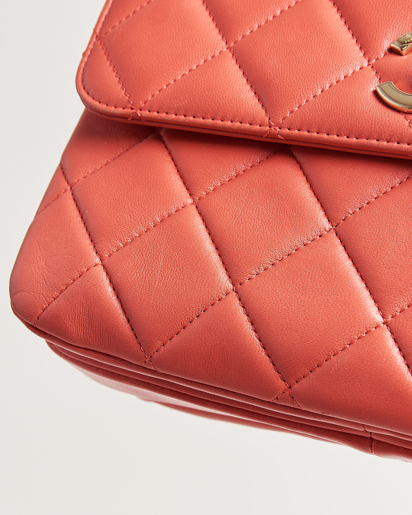 Mies | Pre-Owned & Vintage Bags | Chanel Pre-Owned | Trendy CC Top Handle Bag Coral