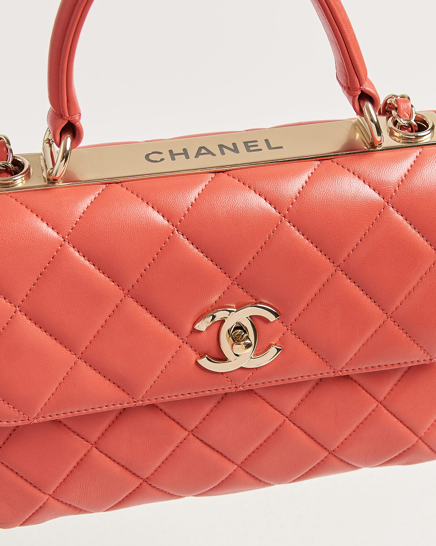 Mies | Pre-Owned & Vintage Bags | Chanel Pre-Owned | Trendy CC Top Handle Bag Coral