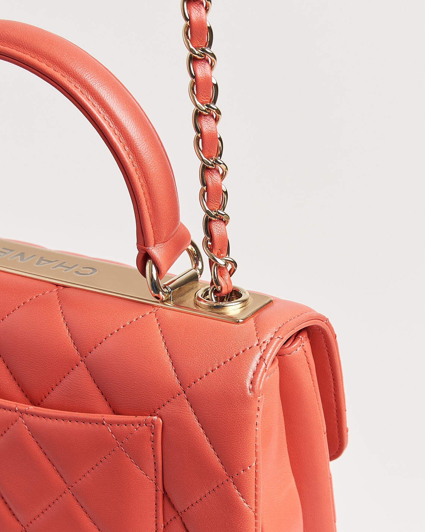 Mies | Pre-Owned & Vintage Bags | Chanel Pre-Owned | Trendy CC Top Handle Bag Coral