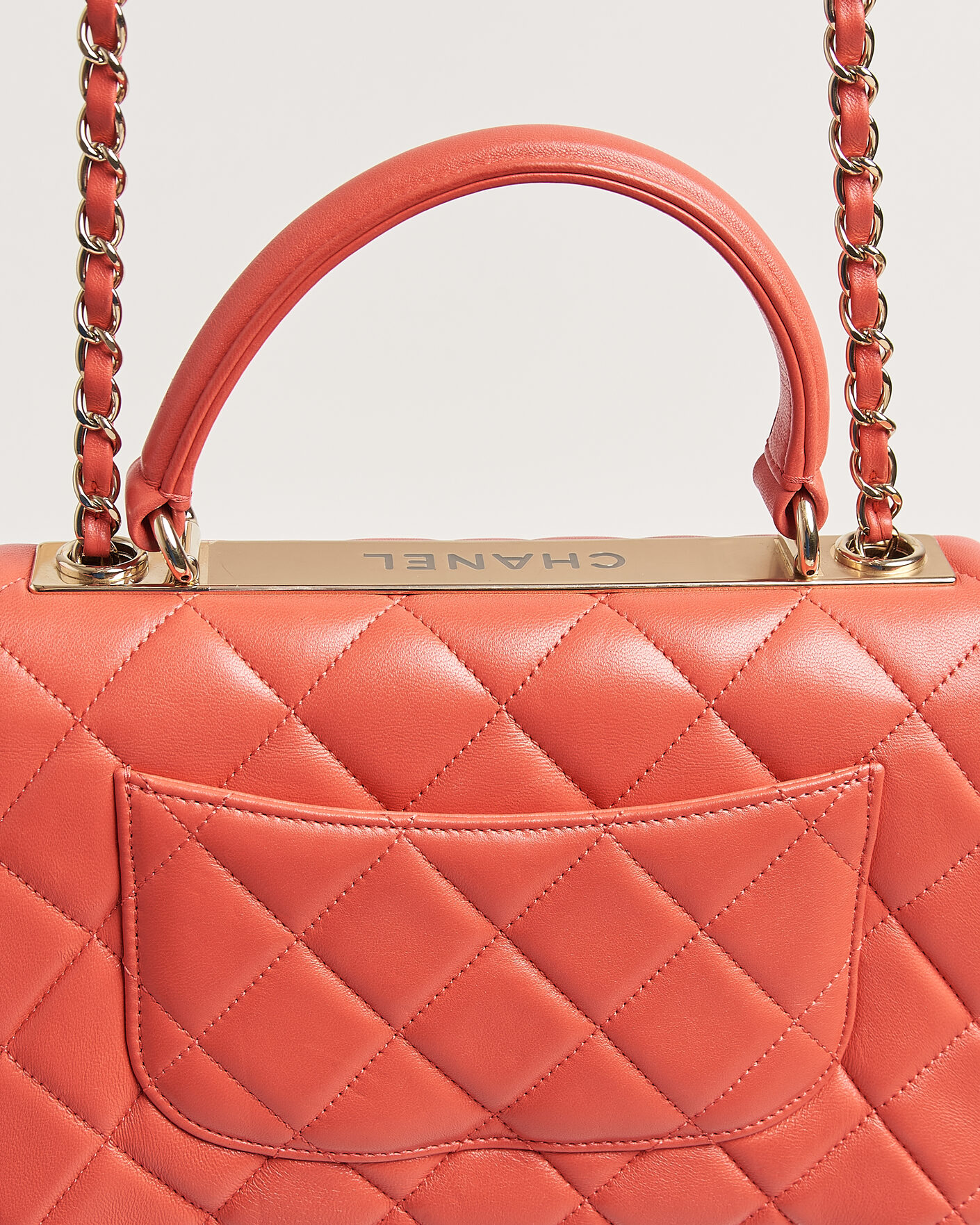 Mies | Pre-Owned & Vintage Bags | Chanel Pre-Owned | Trendy CC Top Handle Bag Coral