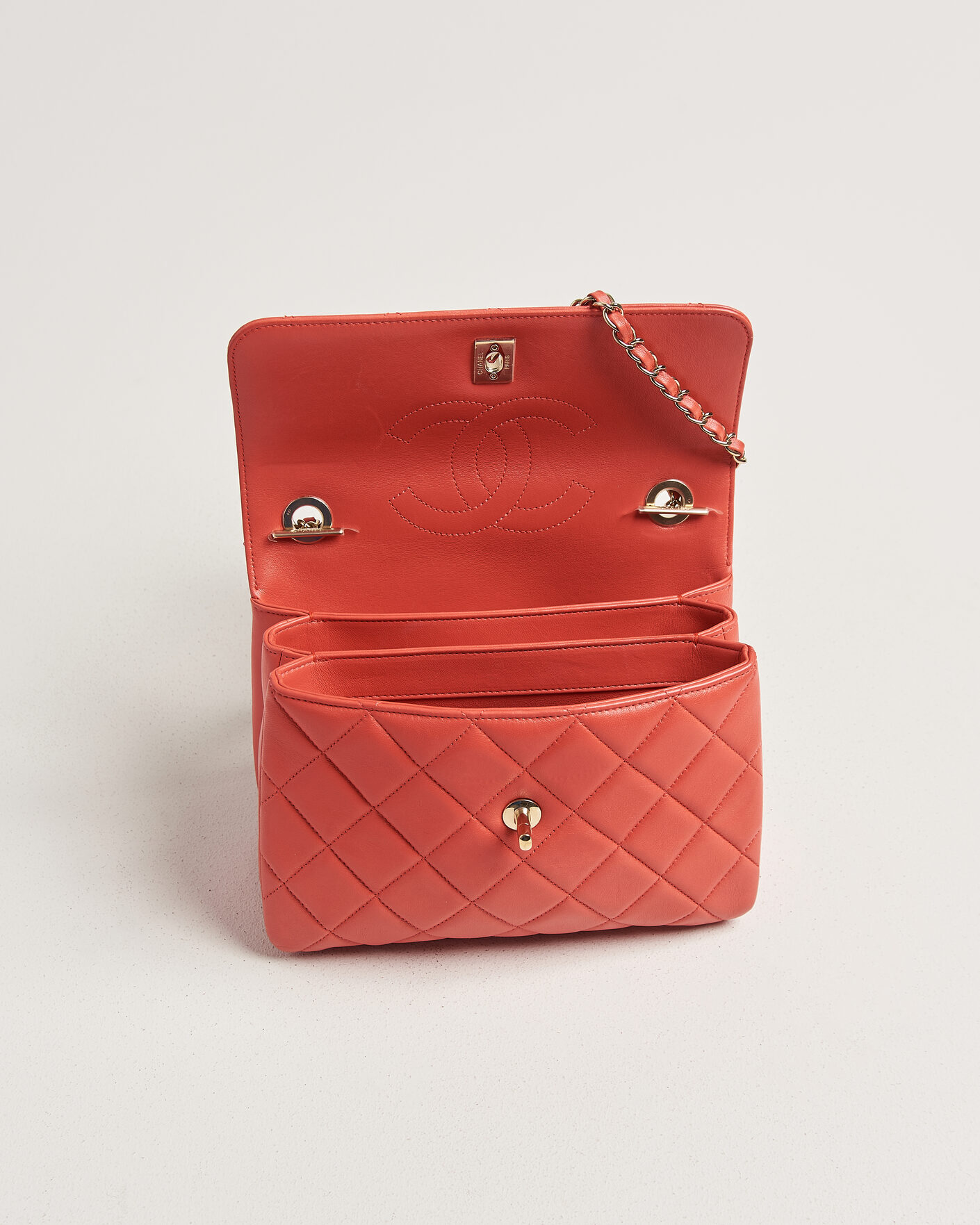Mies | Pre-Owned & Vintage Bags | Chanel Pre-Owned | Trendy CC Top Handle Bag Coral