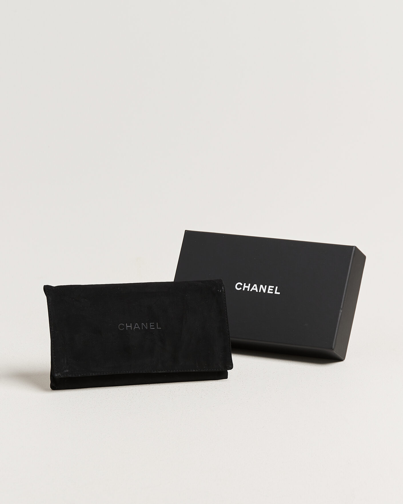 Mies | Pre-Owned & Vintage Bags | Chanel Pre-Owned | Classic Trifold Flap Wallet Caviar Leather Black