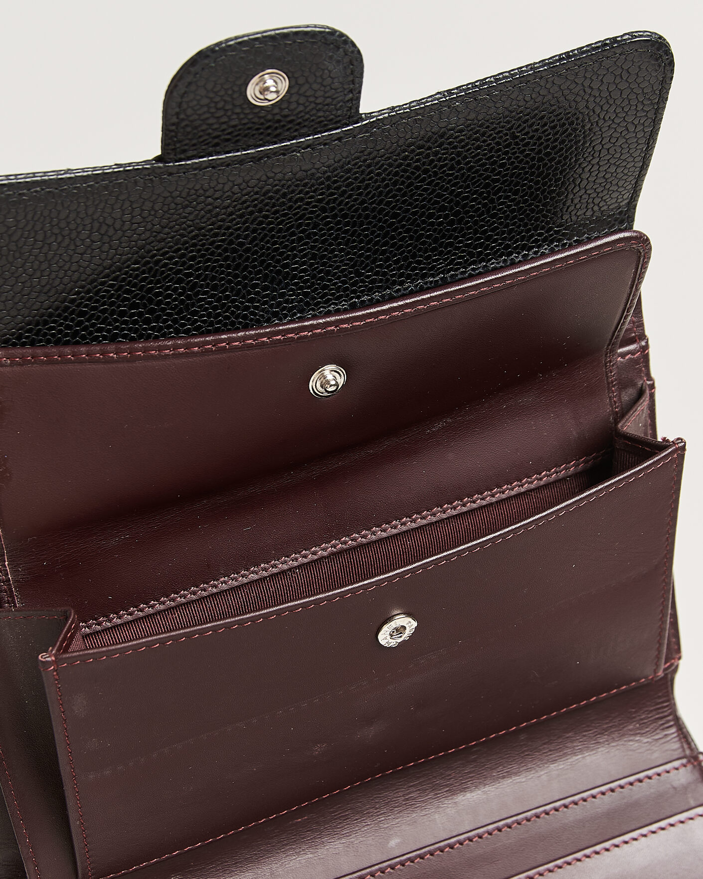 Mies | Pre-Owned & Vintage Bags | Chanel Pre-Owned | Classic Trifold Flap Wallet Caviar Leather Black