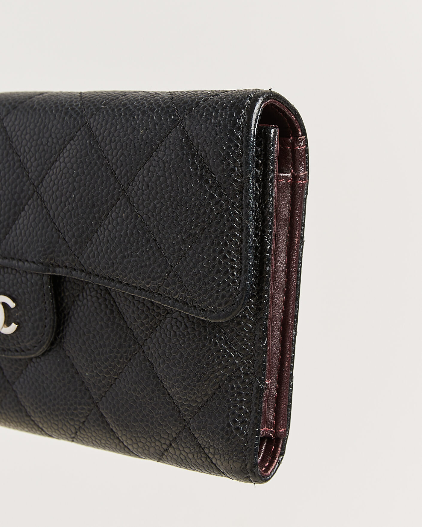 Mies | Pre-Owned & Vintage Bags | Chanel Pre-Owned | Classic Trifold Flap Wallet Caviar Leather Black