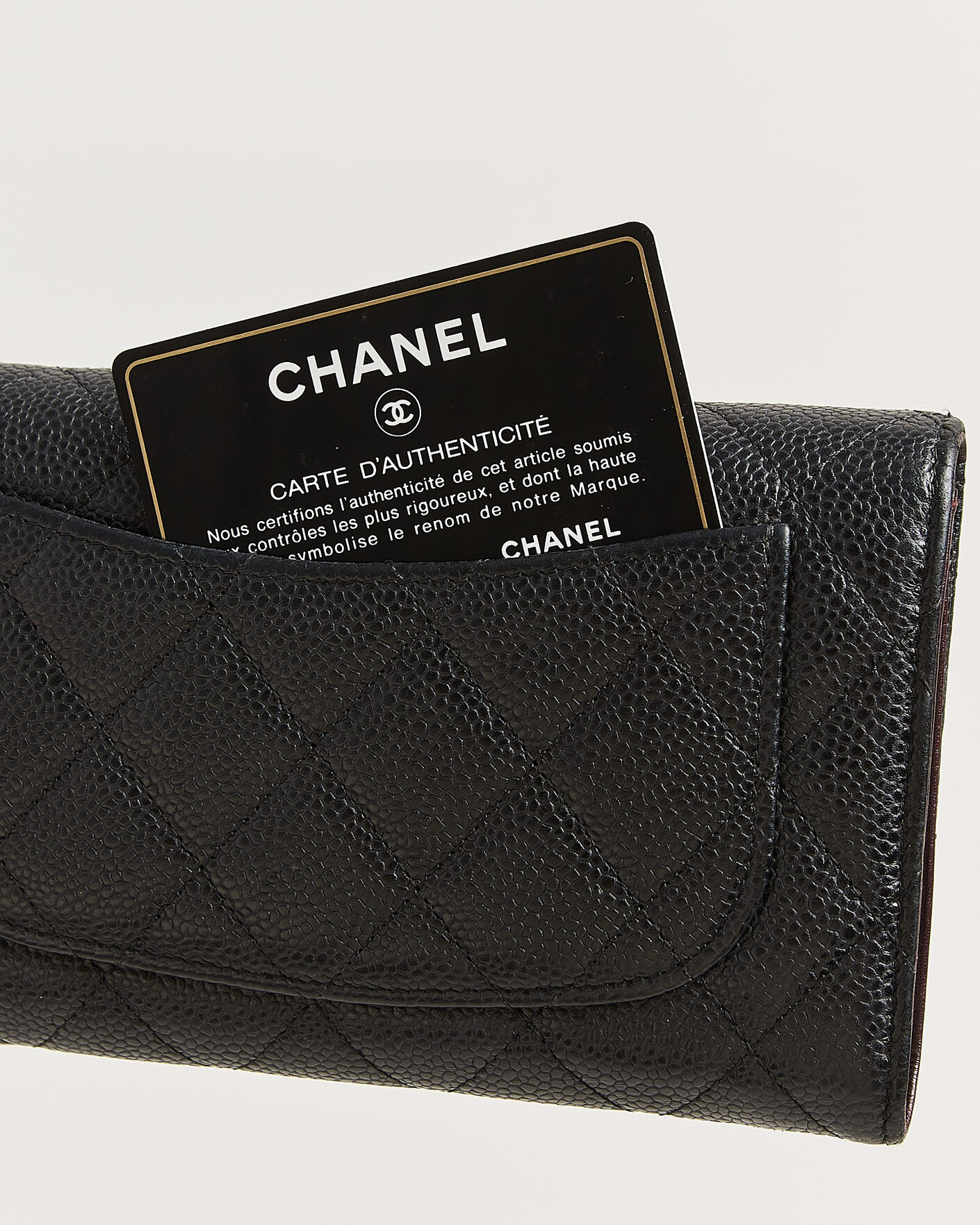 Mies | Pre-Owned & Vintage Bags | Chanel Pre-Owned | Classic Trifold Flap Wallet Caviar Leather Black